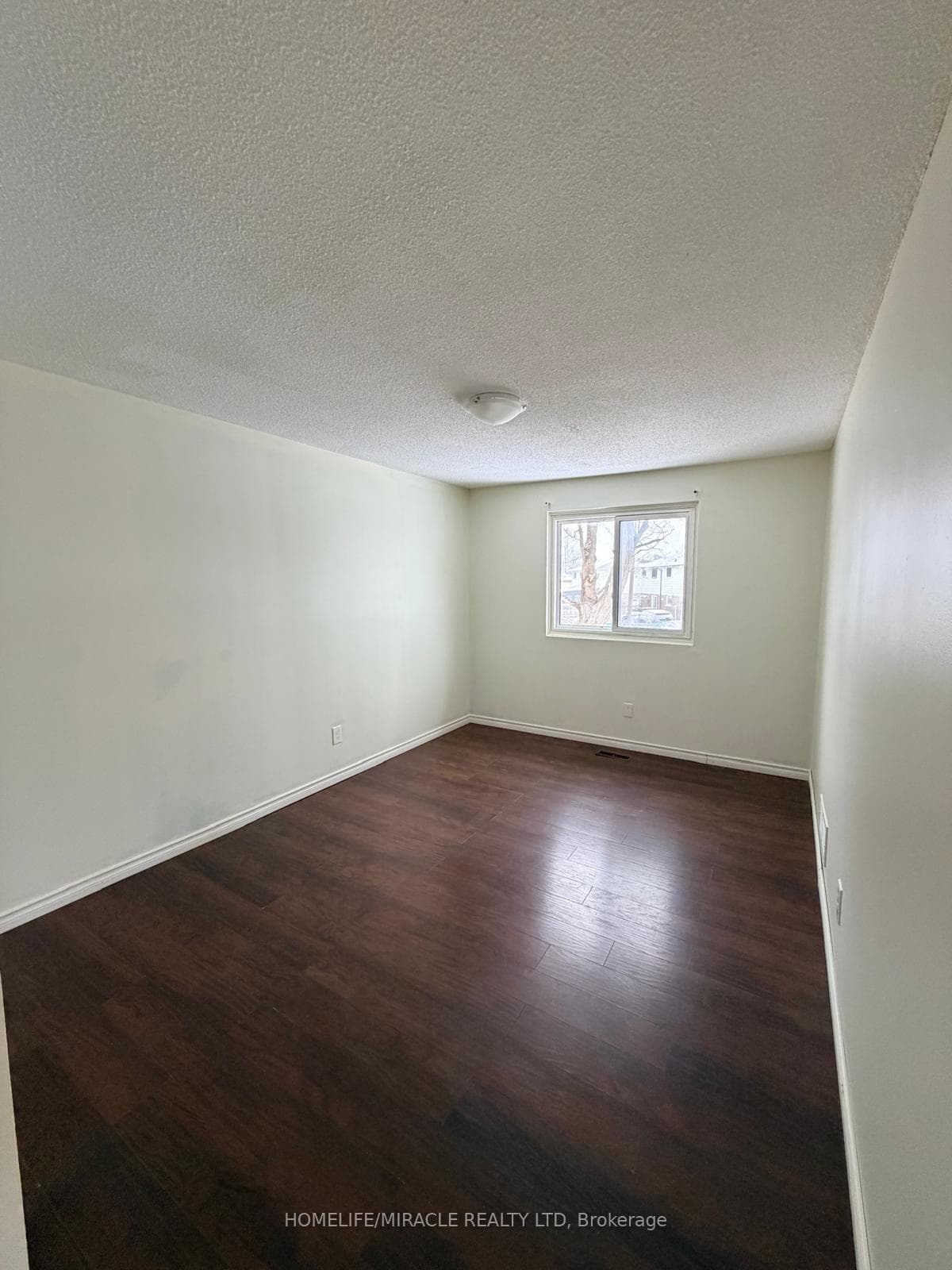 1391 Fenelon Crescent photo 13