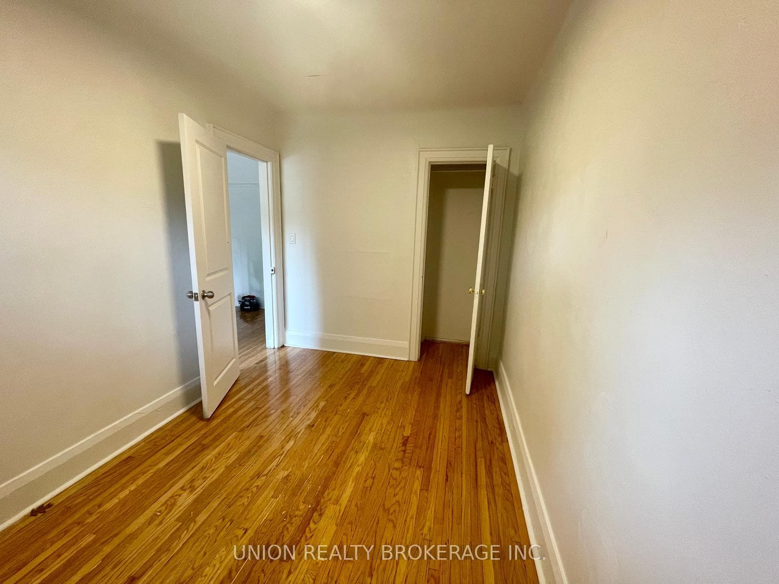 2327 Queen Street Unit 18 photo 6