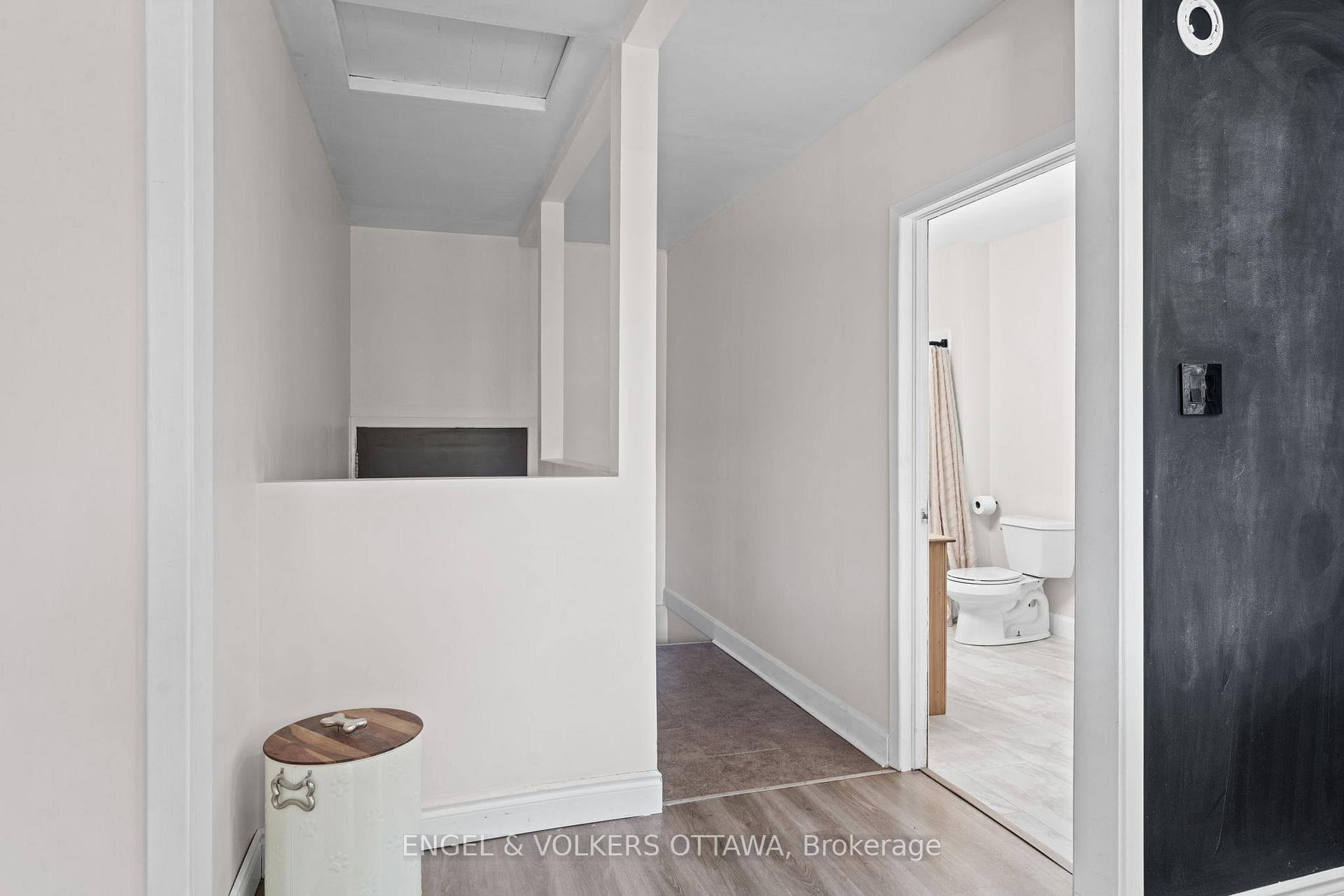 2040 York's Corners Road photo 19