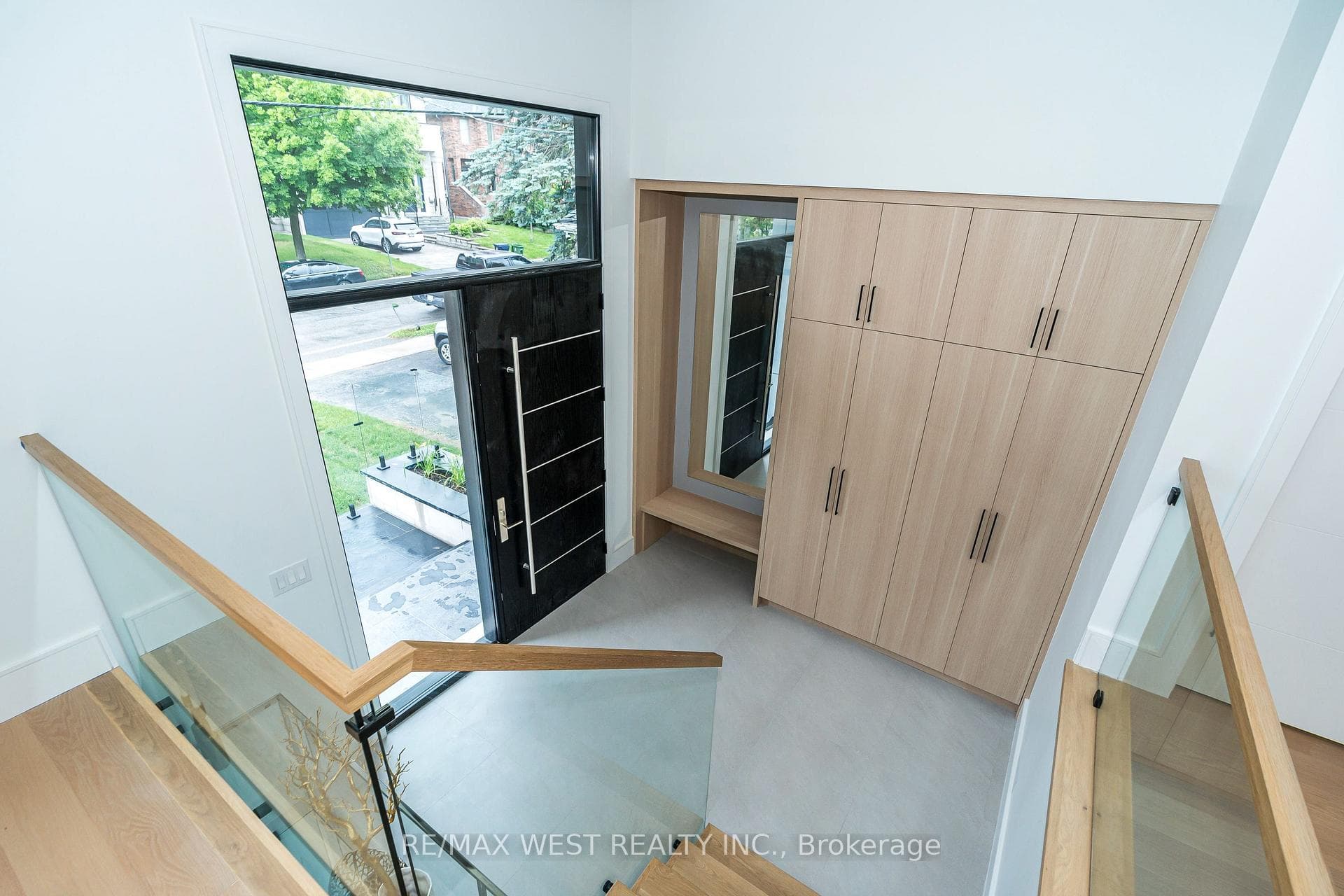 109 Hounslow Avenue photo 2