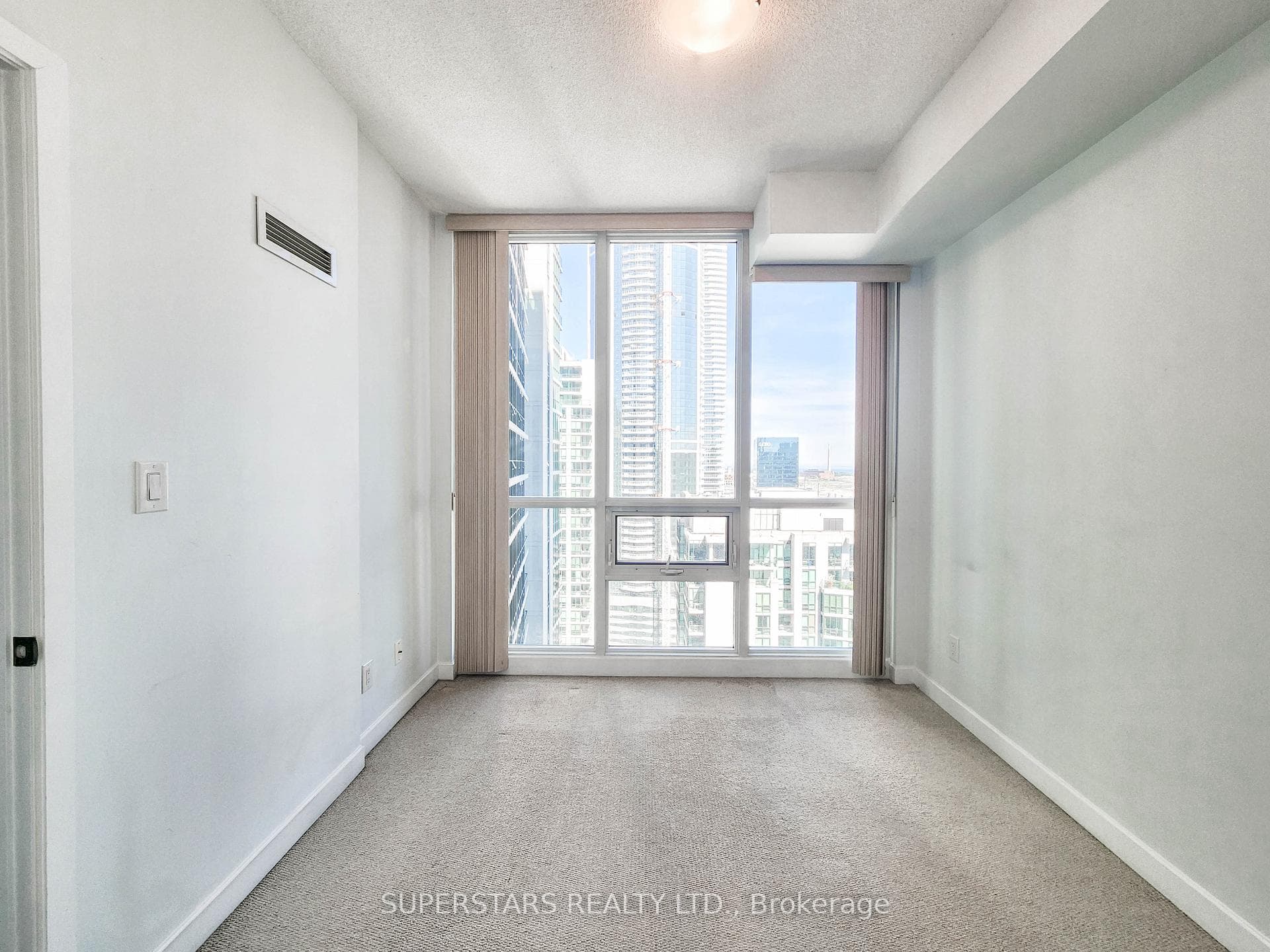 33 Bay Street Unit 3304 photo 9