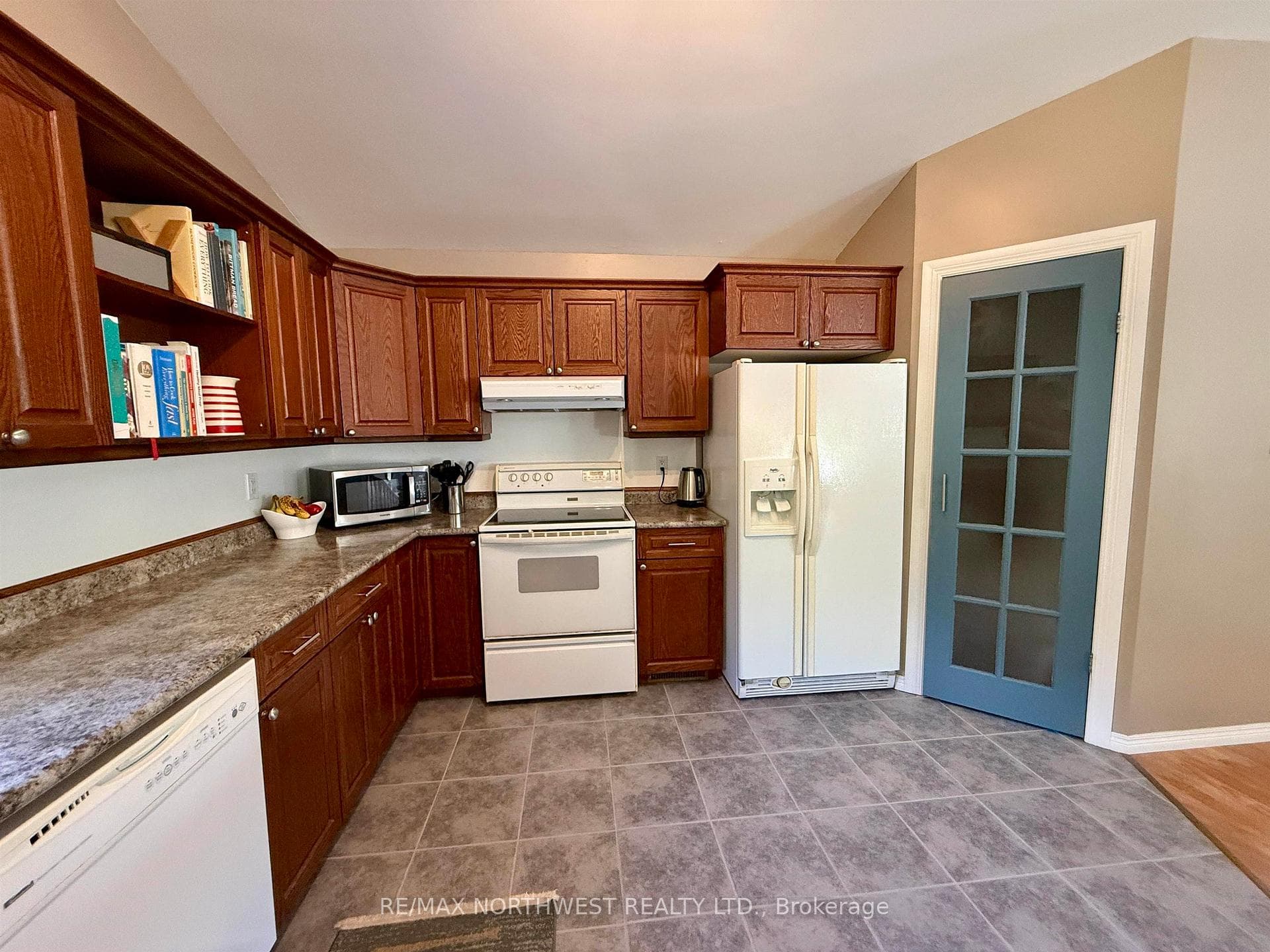142 Barkman Close photo 7