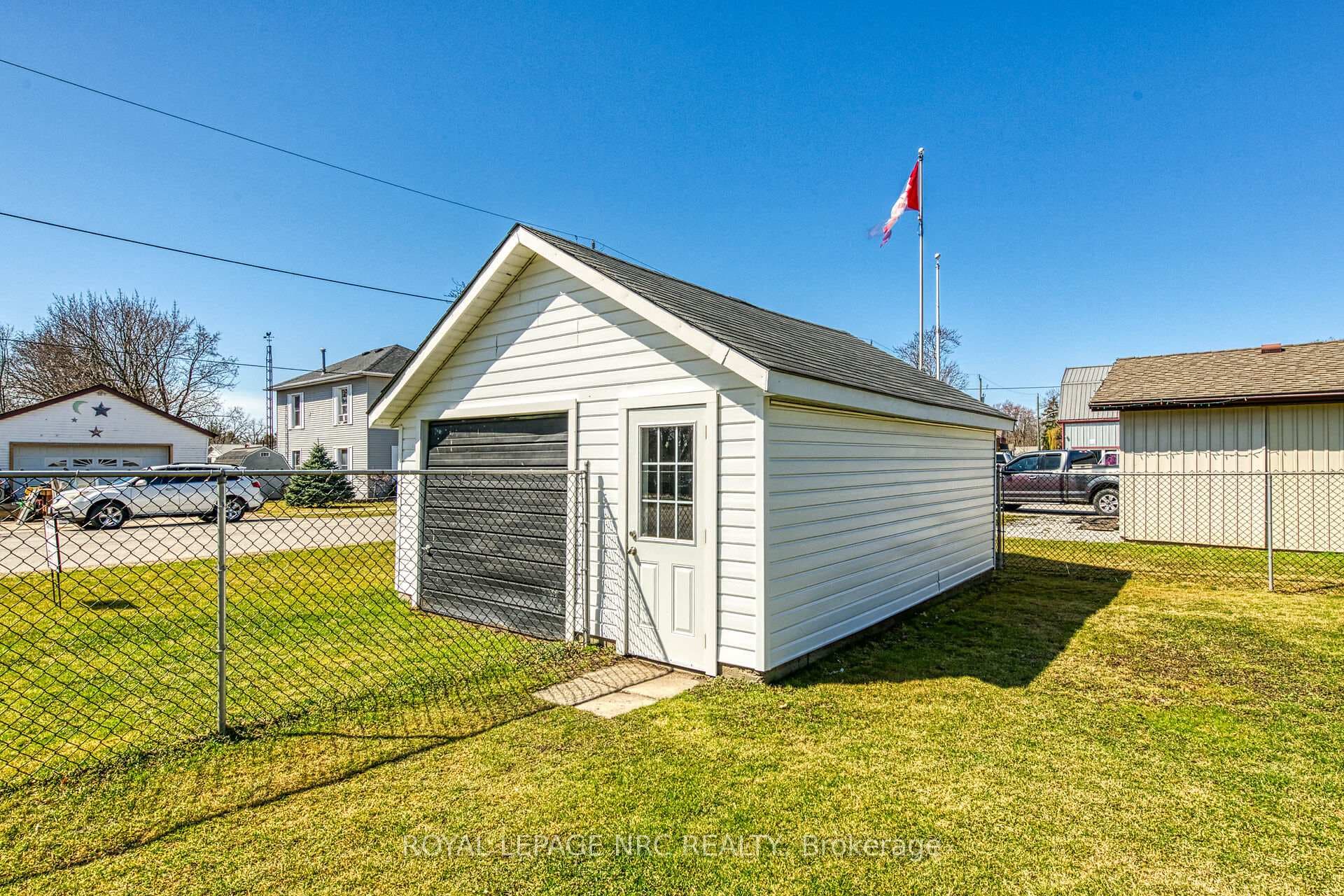 2083 Main Street photo 2
