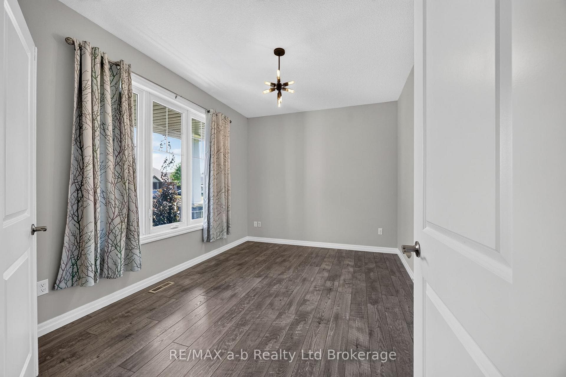 241 Wilson Avenue photo 15