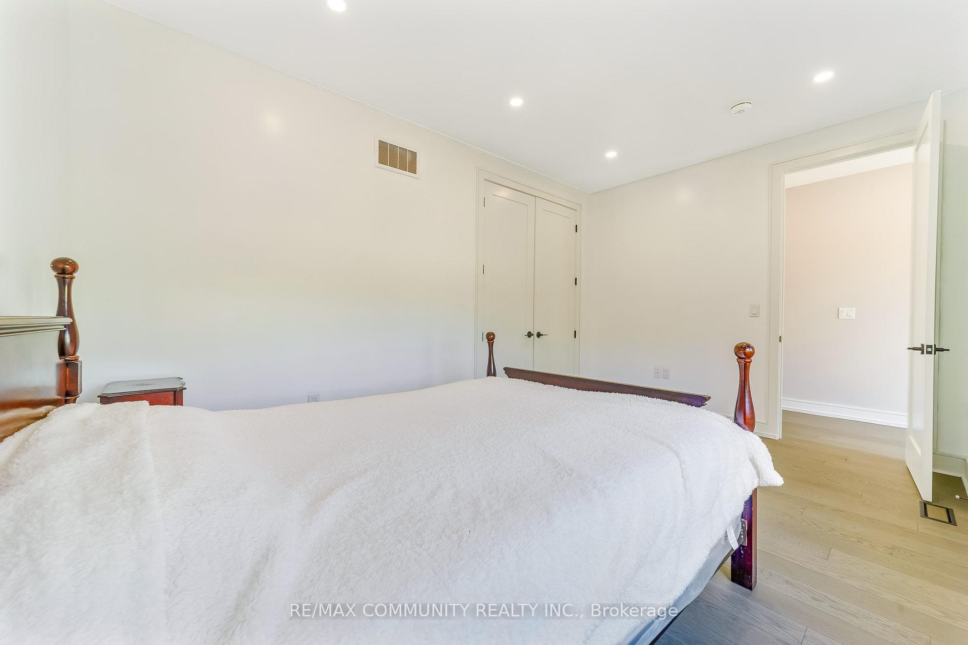 856 Kennedy Road photo 25