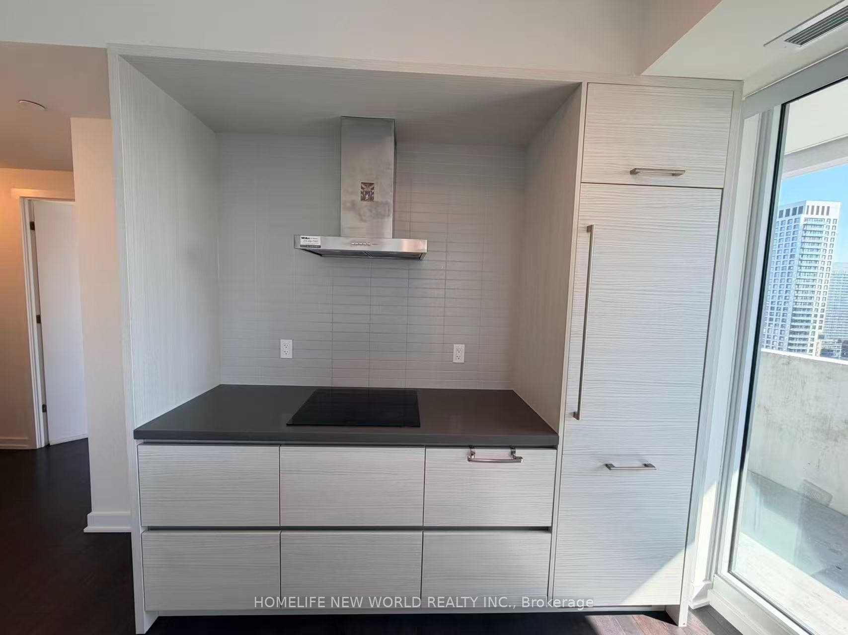 2221 Yonge Street Unit 2403 photo 6
