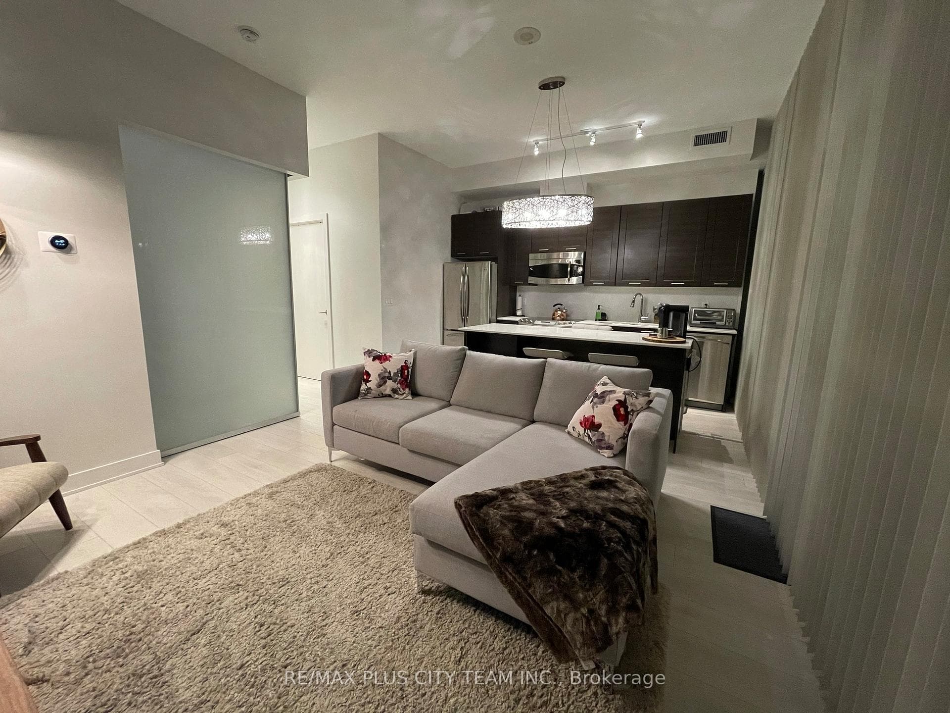 169 Fort York Boulevard Unit 806 photo 3