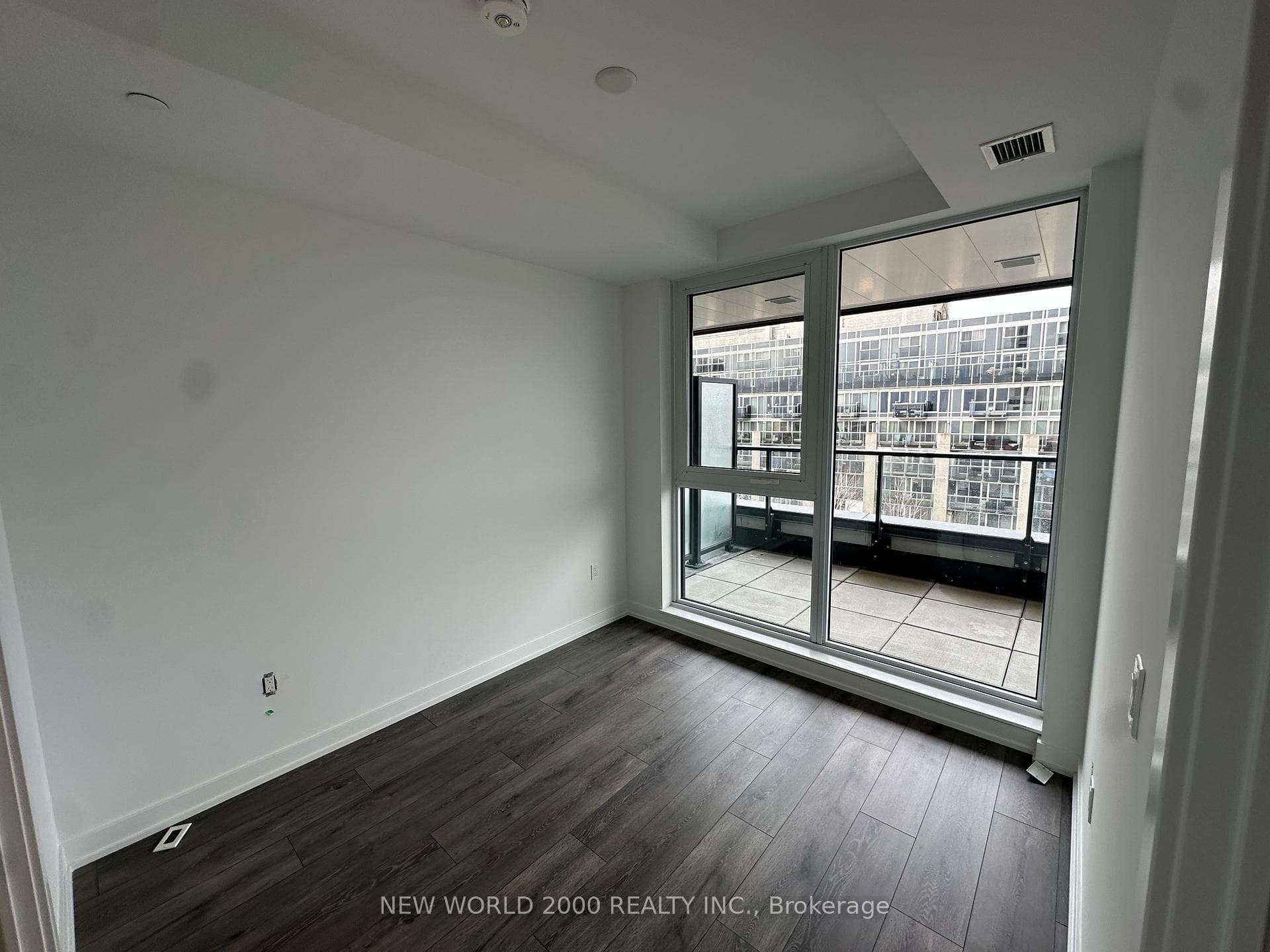 1007 The Queensway N/A Unit 629 photo 3