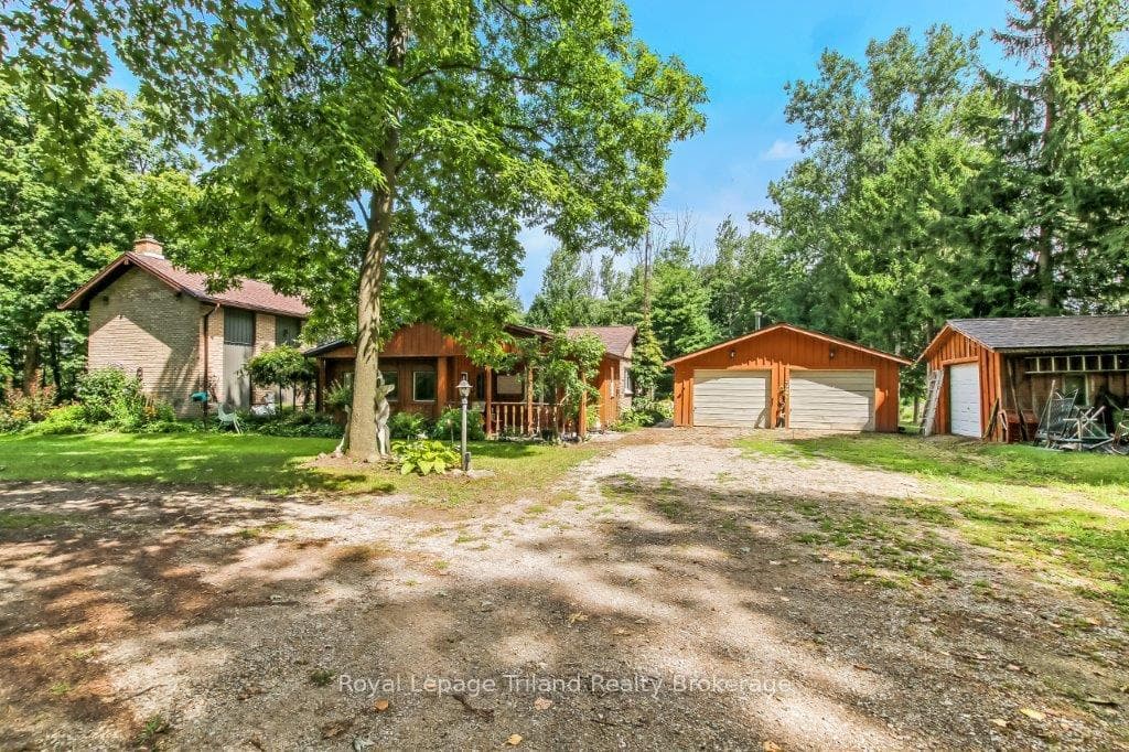 515794 11th Line photo 1