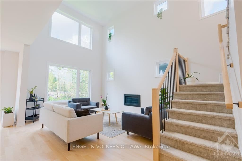 235 BLACKHORSE Drive photo 9
