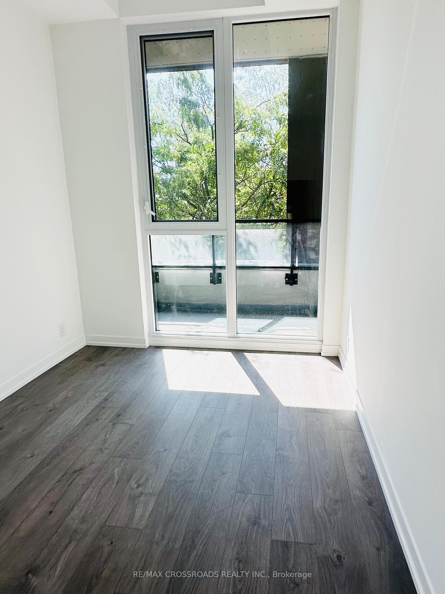 270 Dufferin Street Unit 207 photo 9