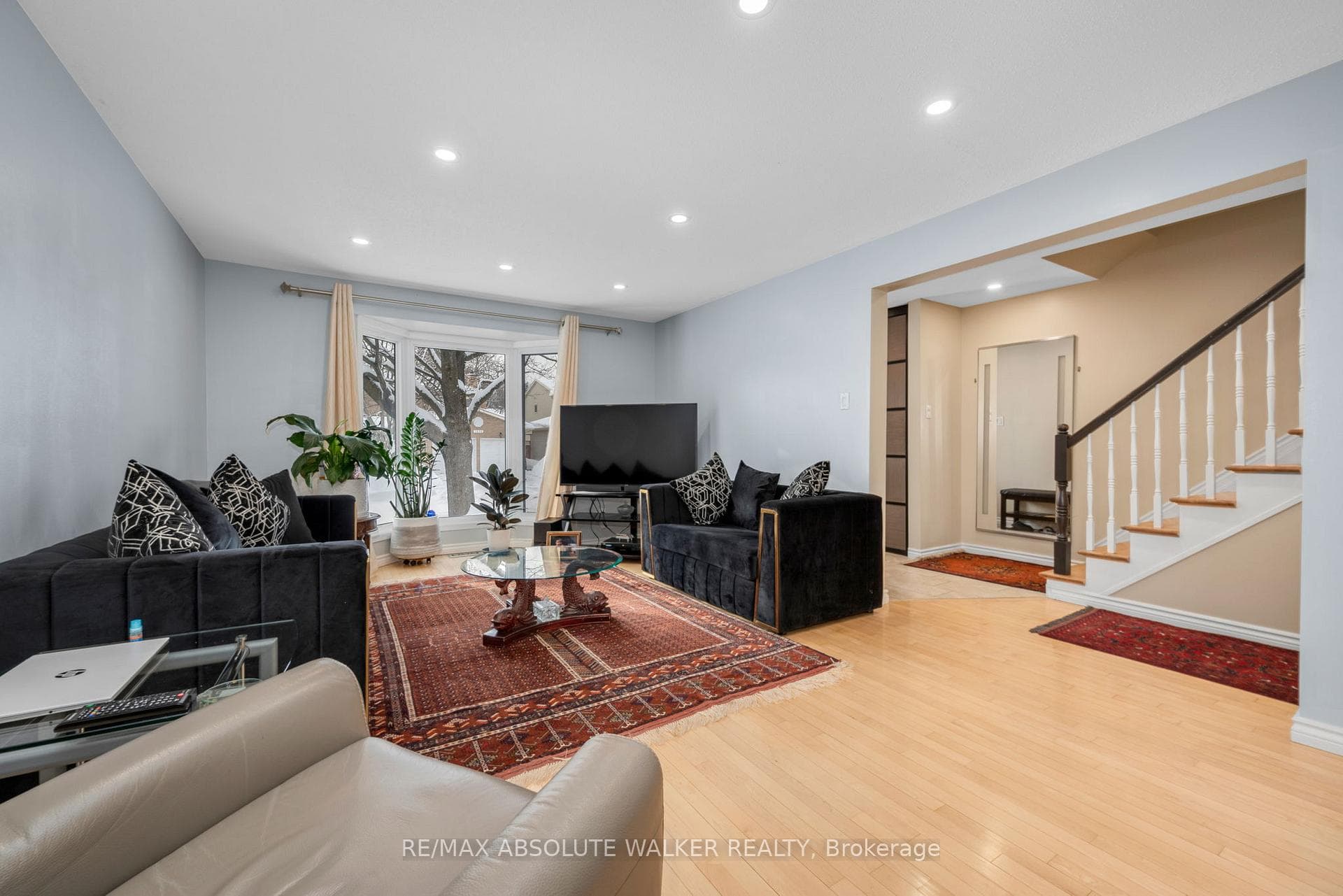 1849 Montereau Avenue photo 8