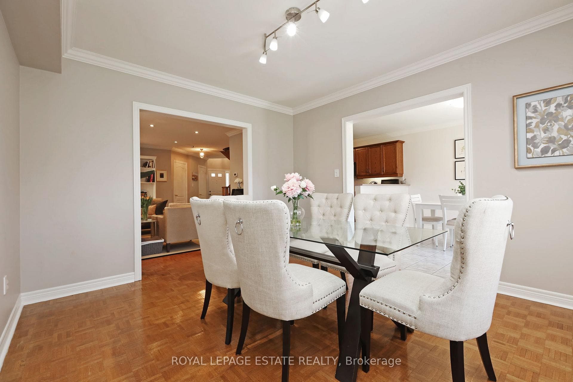 20 Royal Ridge Crescent photo 11