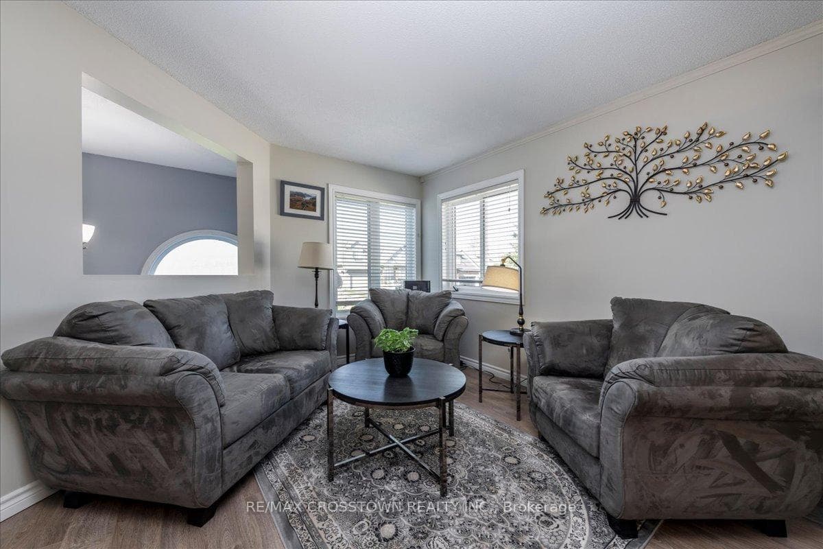1170 Arnold Street photo 8
