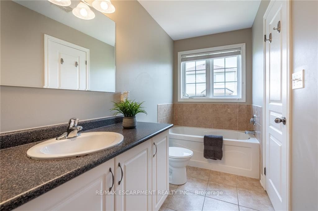 With Soaker Tub