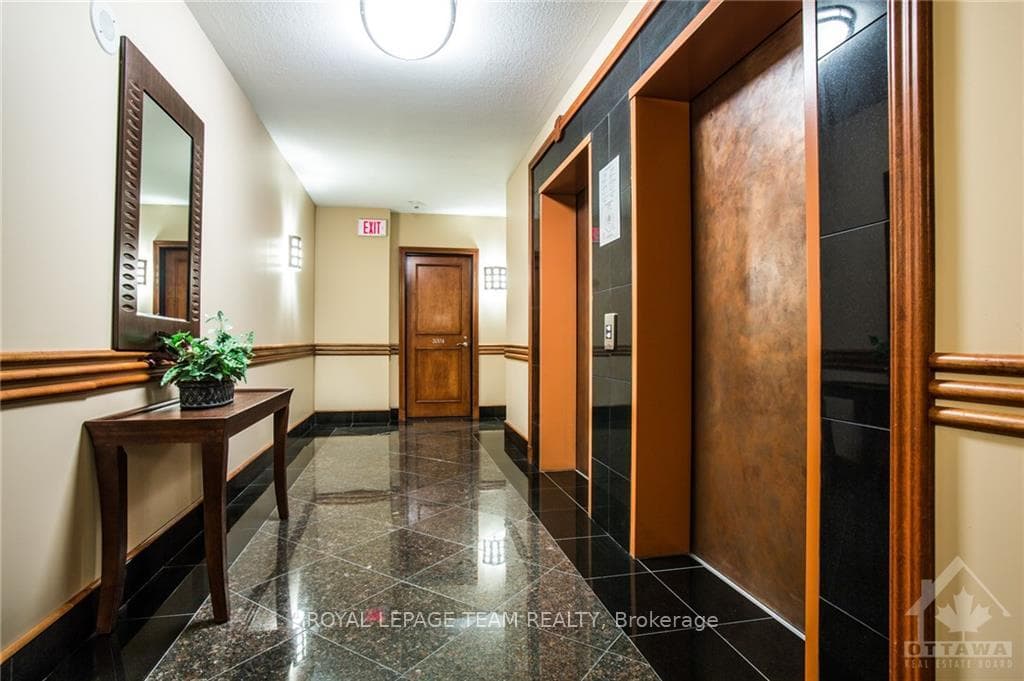 570 LAURIER Avenue Unit 2002 photo 3