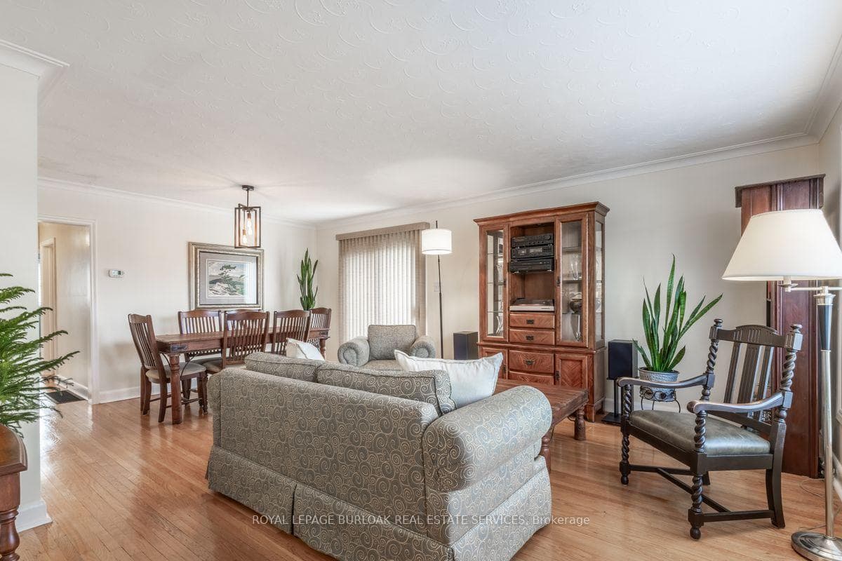 2326 Redfern Road photo 9