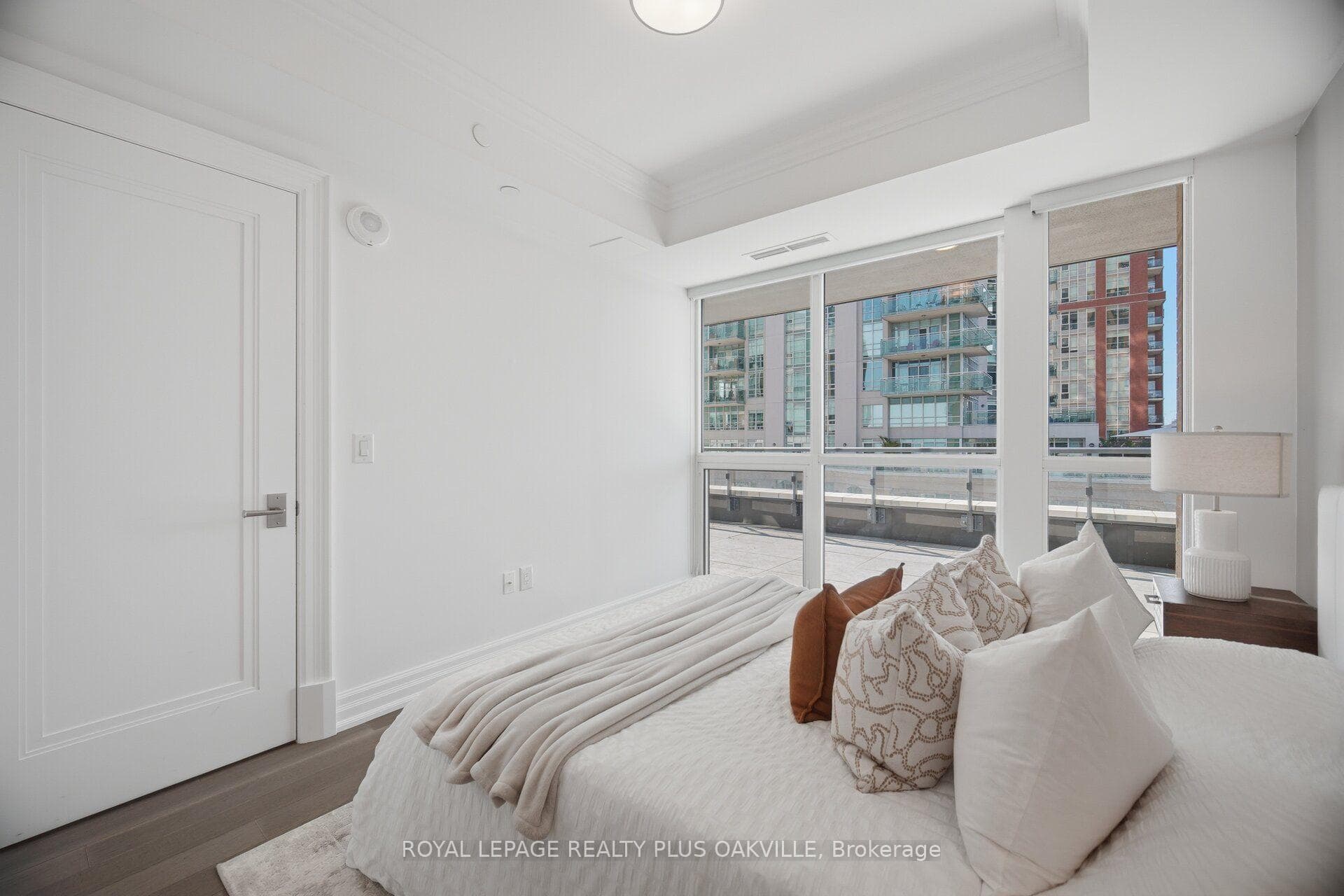 2060 Lakeshore Road Unit 303A photo 19
