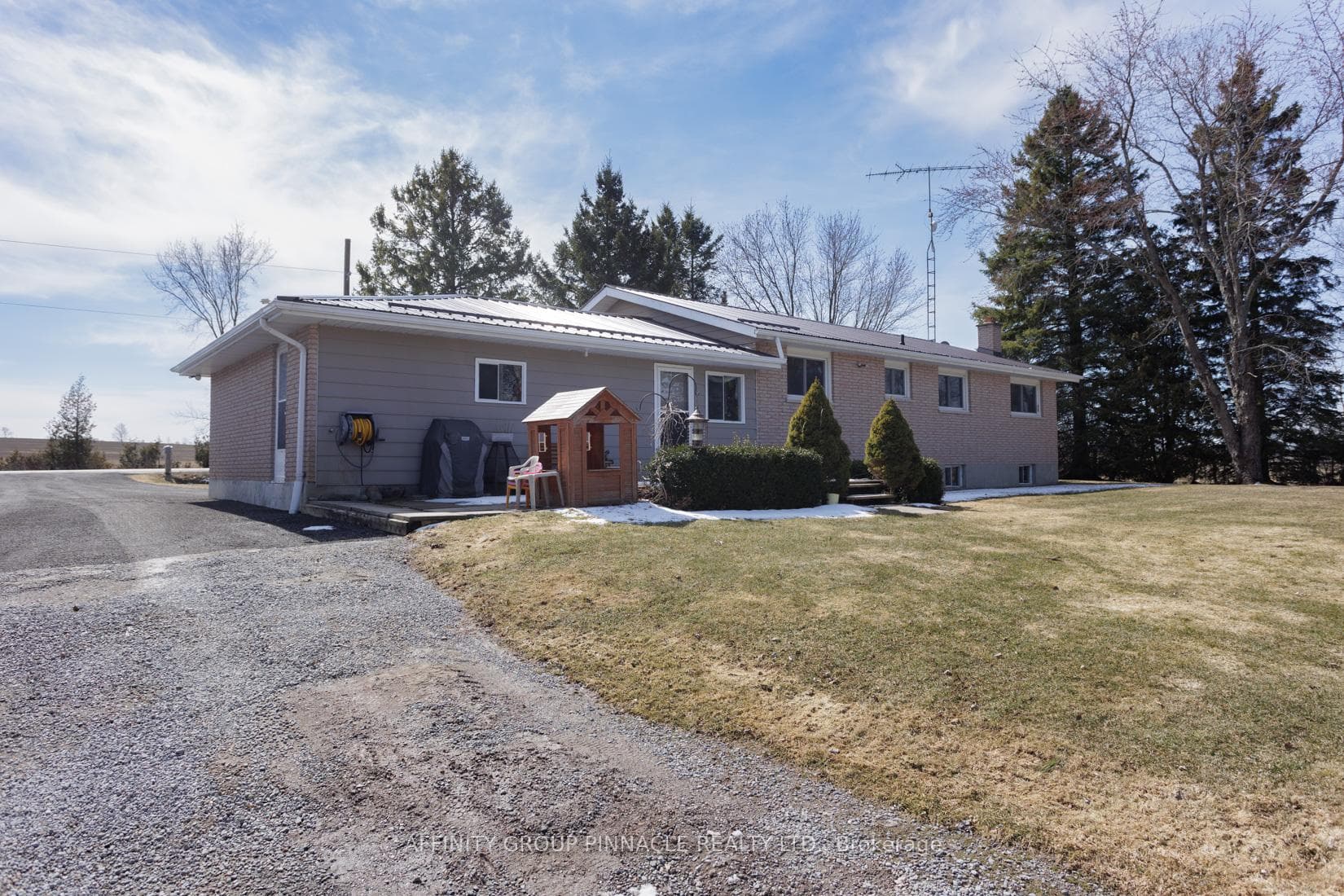 1059 Woodville Road photo 3