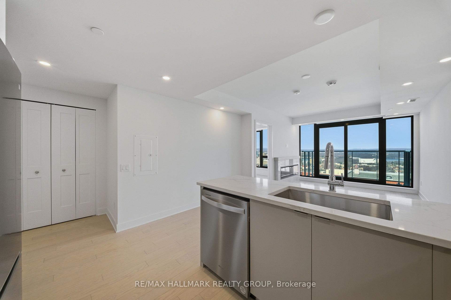 180 George Street Unit 2603 photo 10