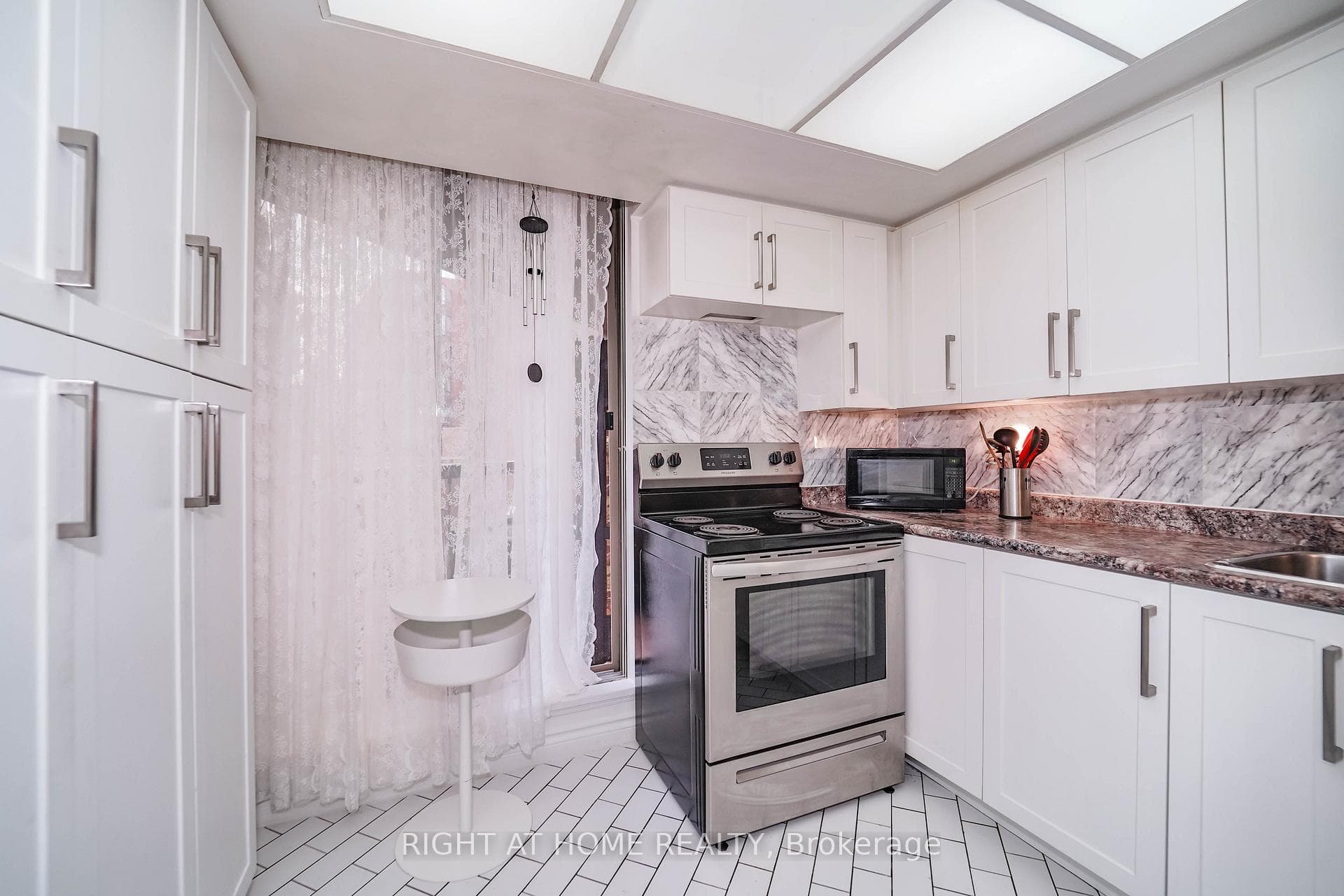 1210 Don Mills Road Unit 123 photo 18