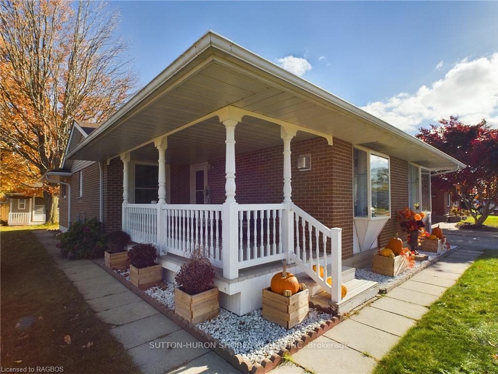 495 RIDGE Street photo 8