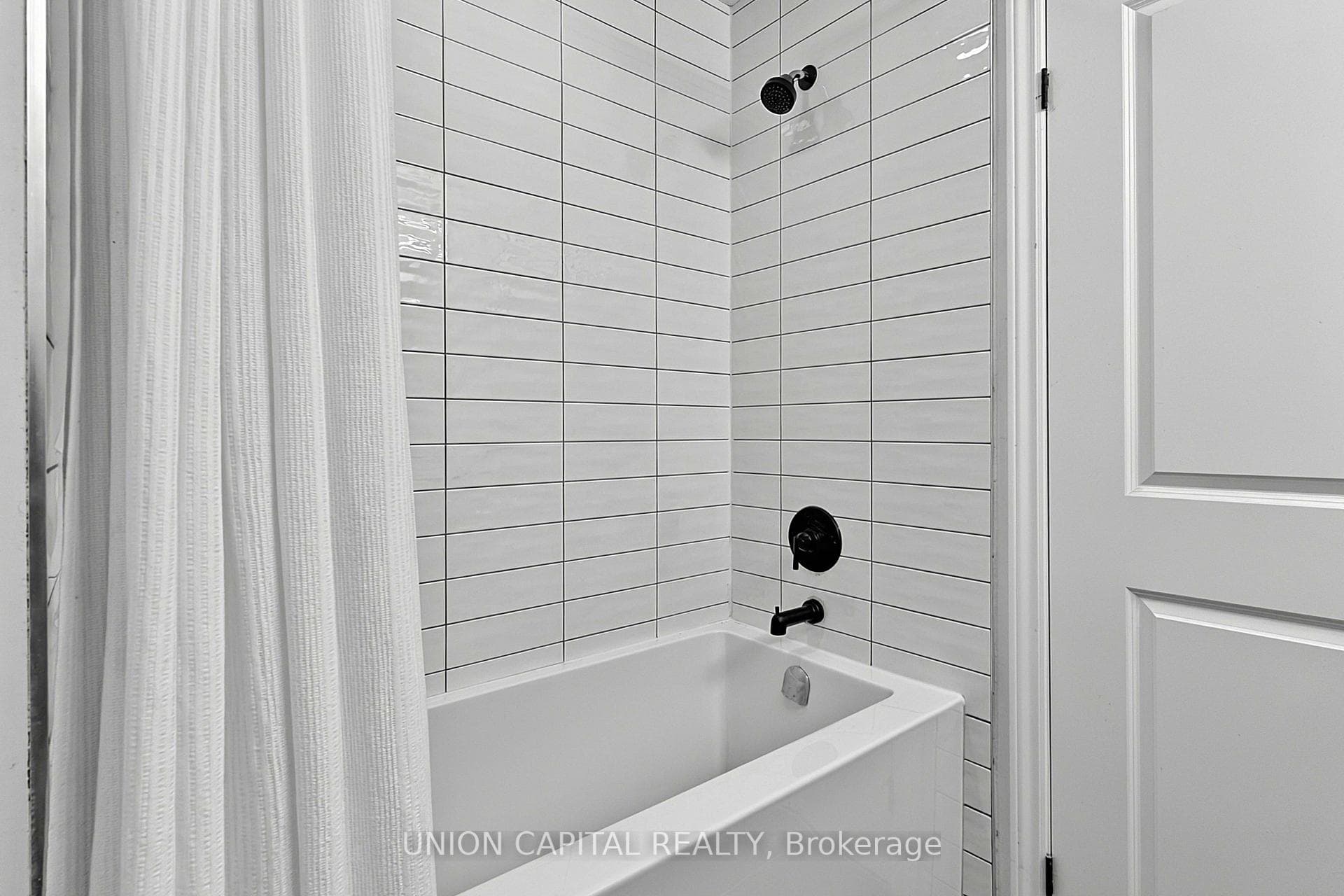 16 Thomas Frisby Jr Crescent photo 25