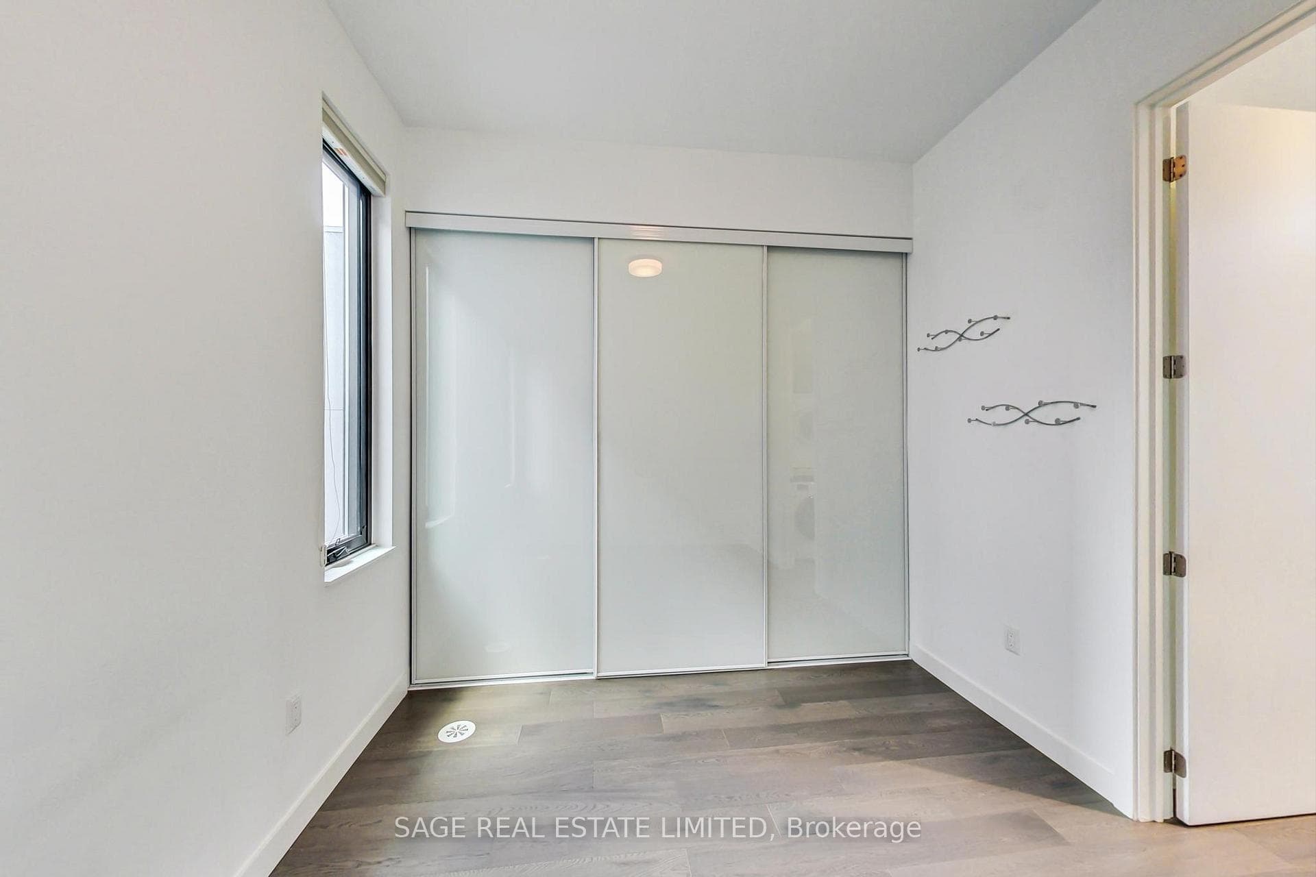478 Shaw Street photo 26