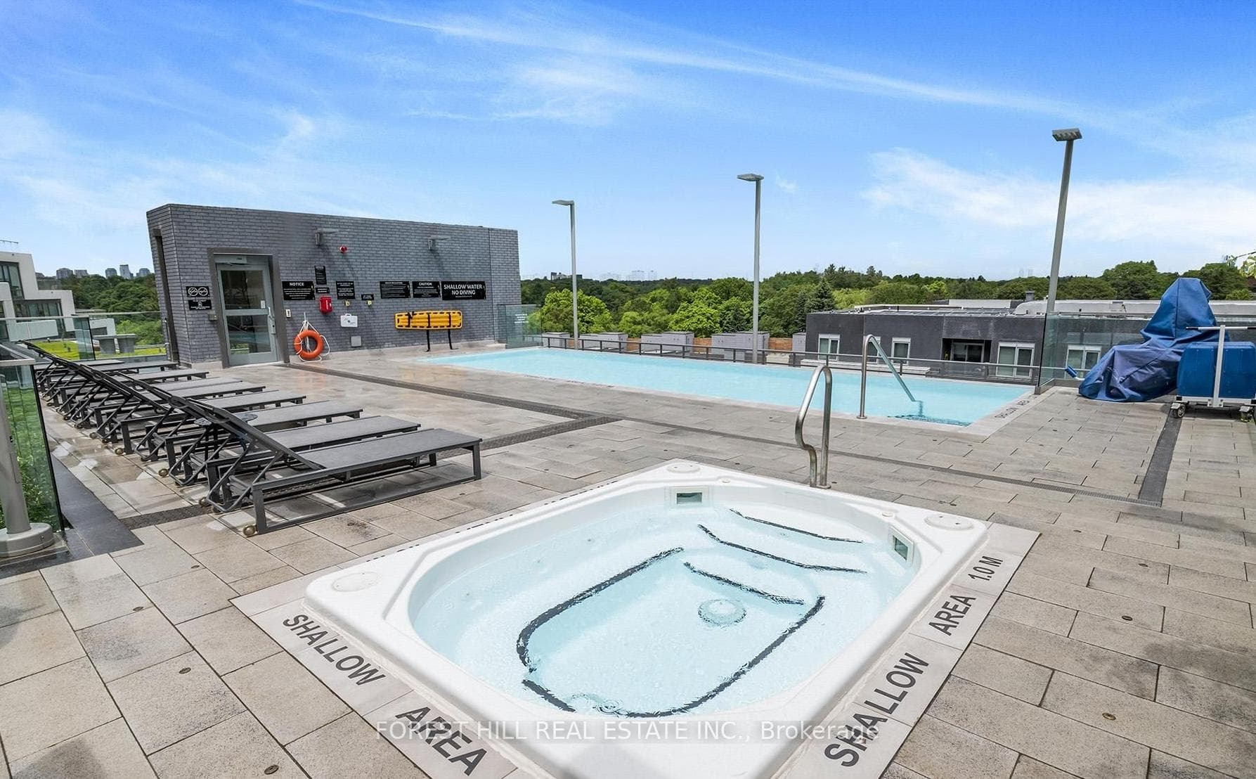 Outdoor Pool & Jacuzzi