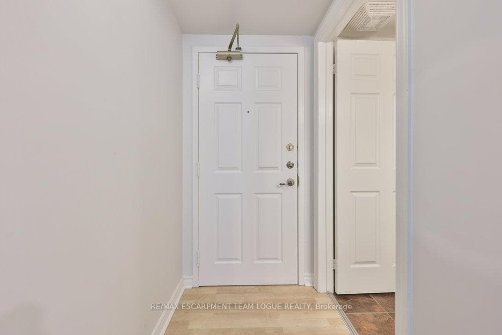 2065 Appleby Line Unit 310 photo 4