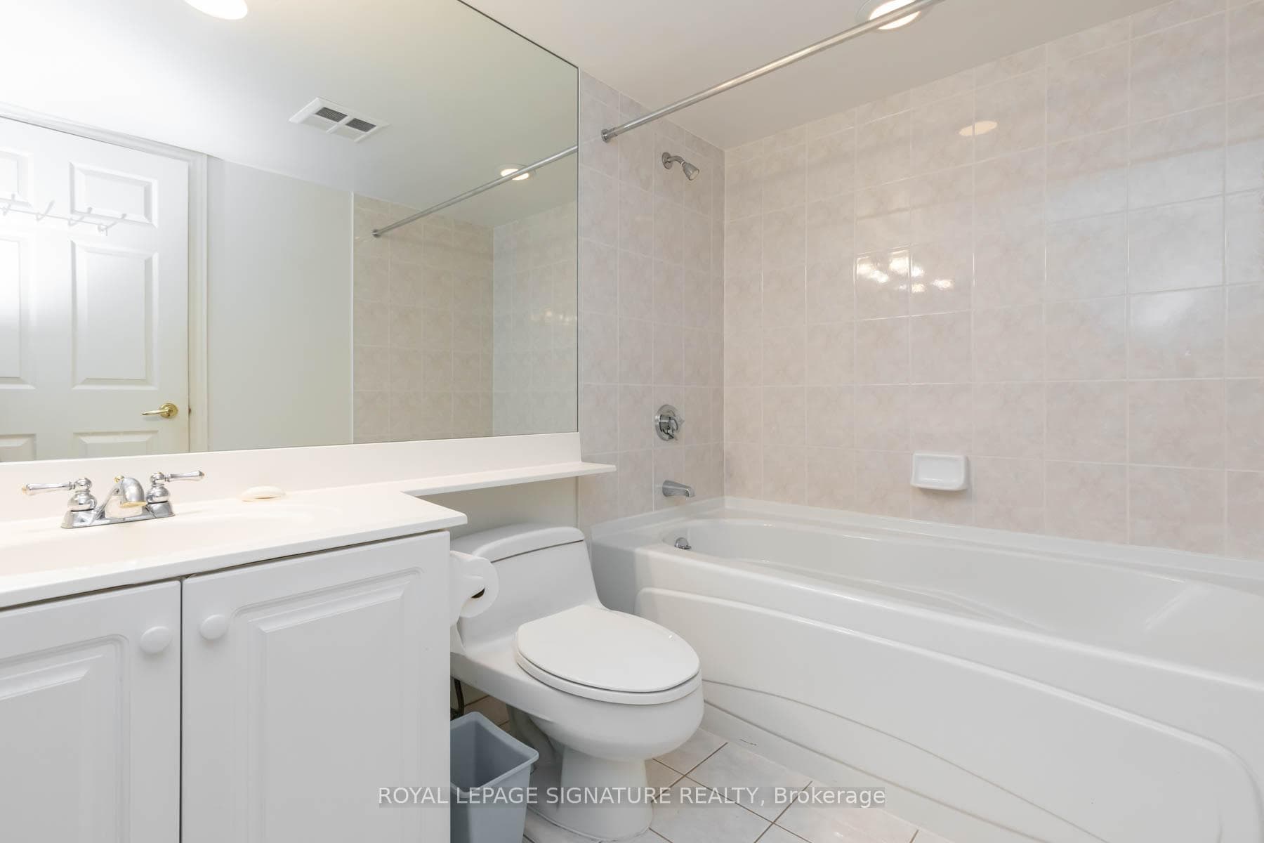 89 Skymark Drive Unit 608 photo 28