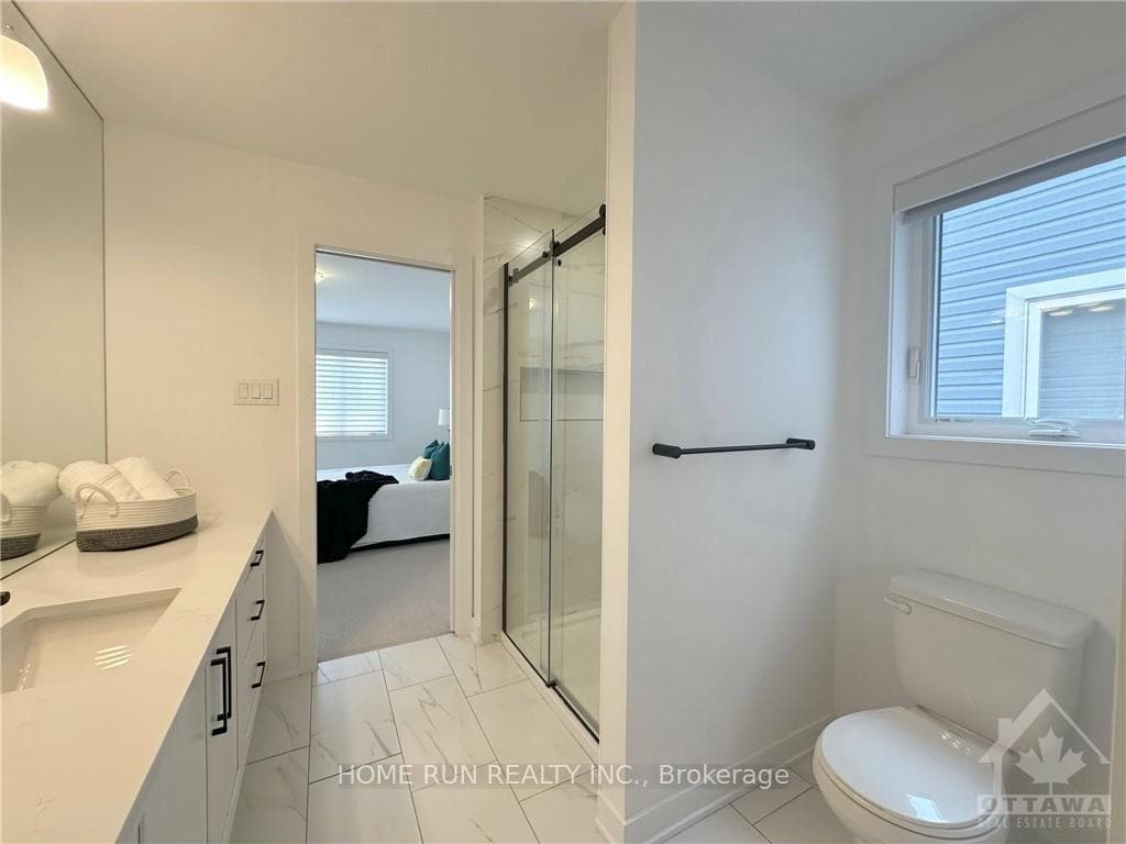 67 VICEROY Mews photo 19
