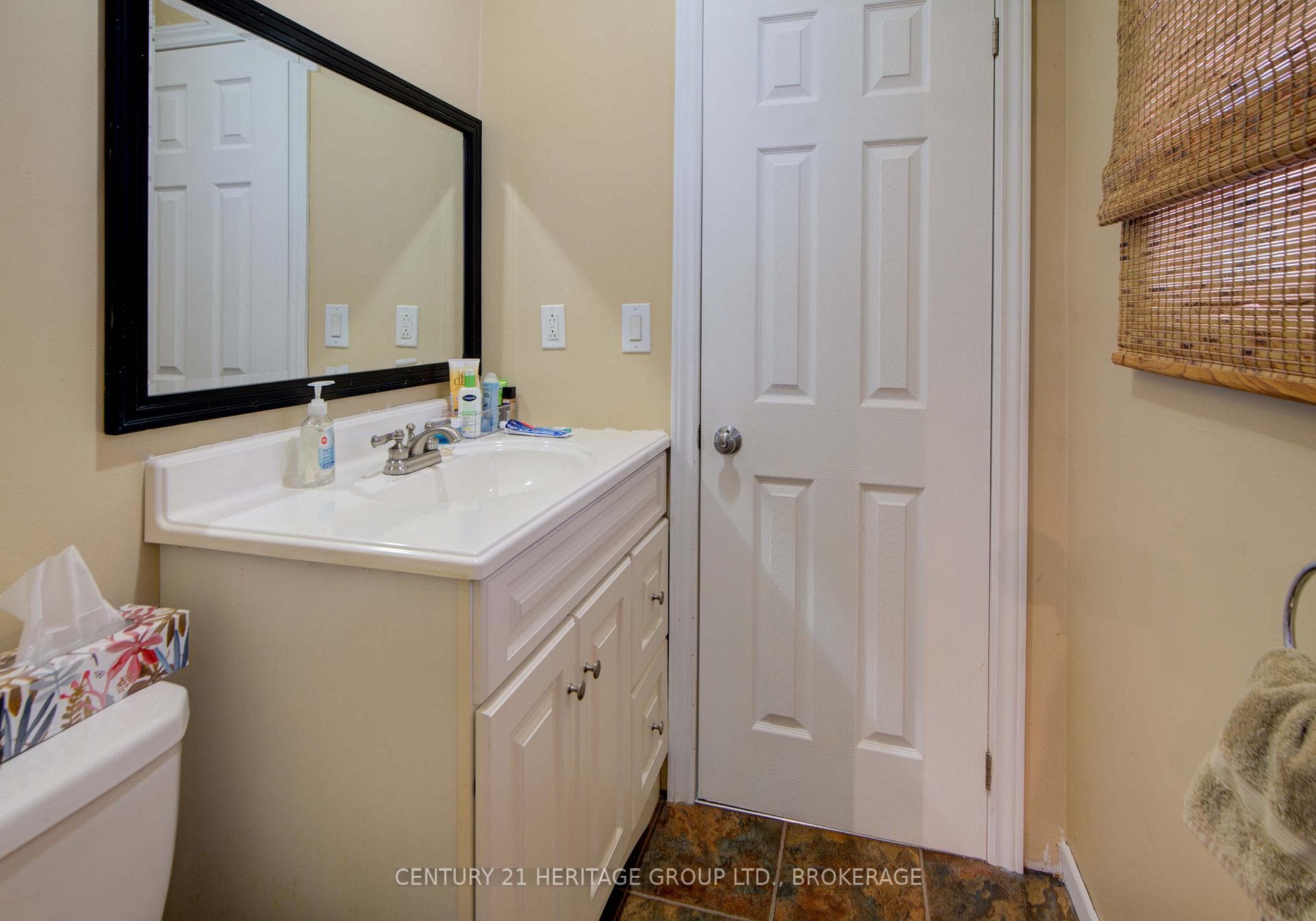 217 Wellington Street photo 34