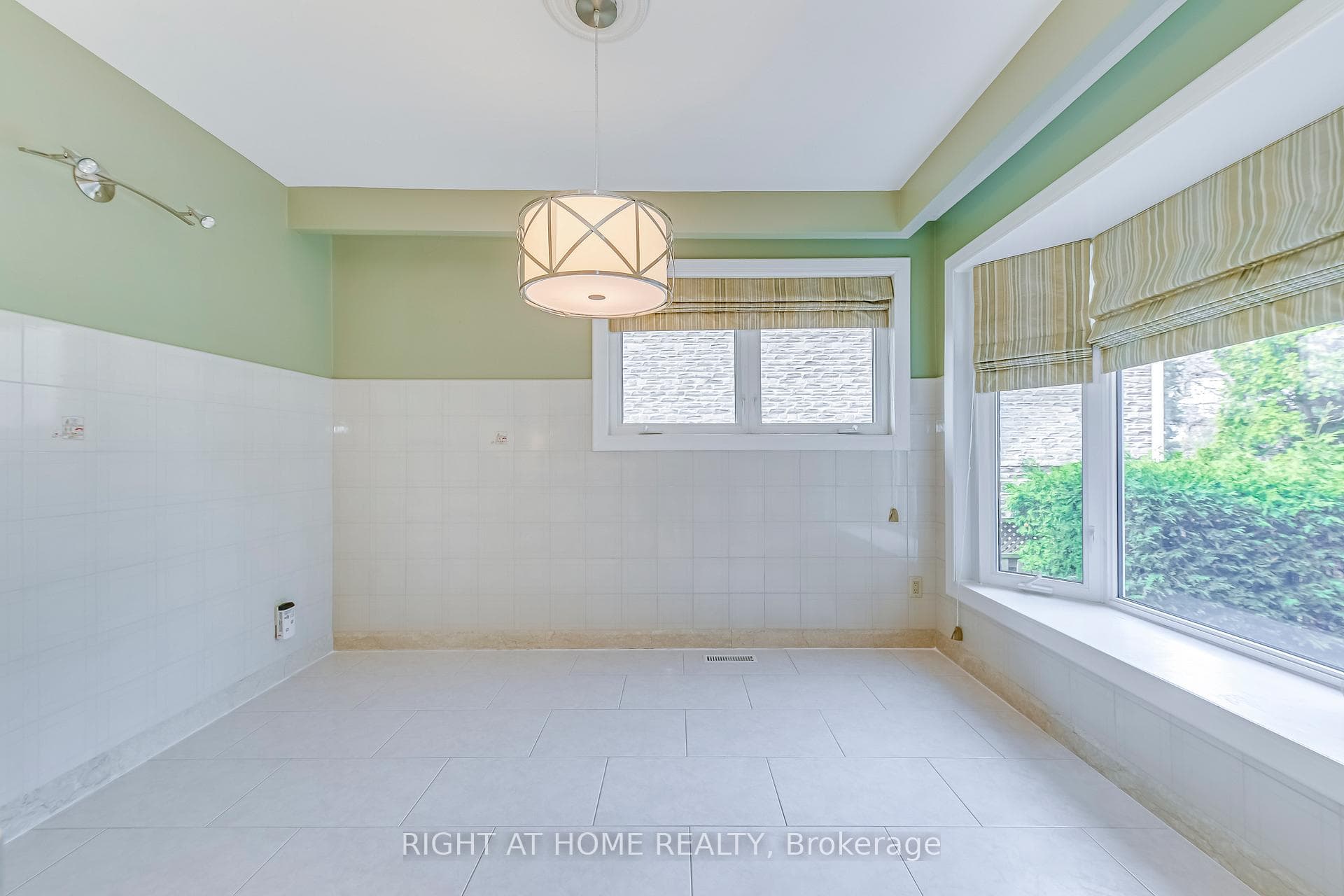 2125 Varency Drive Unit Upper photo 16