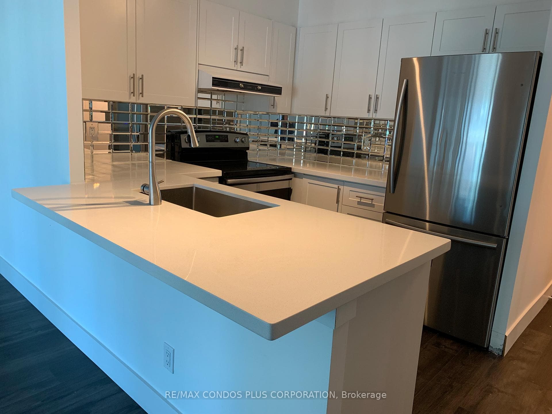 Kitchen breakfast bar