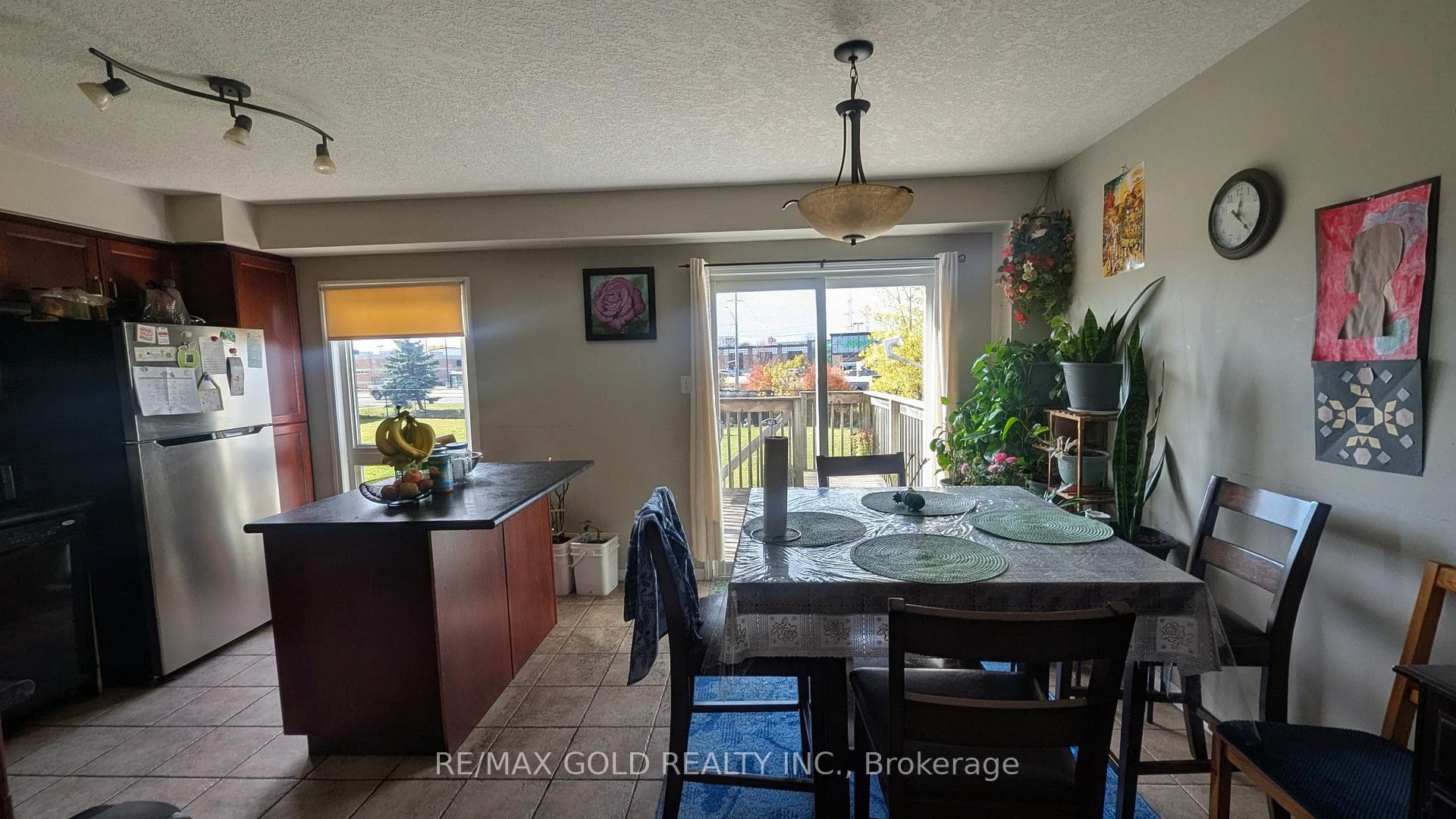 220 Westmeadow Drive photo 6