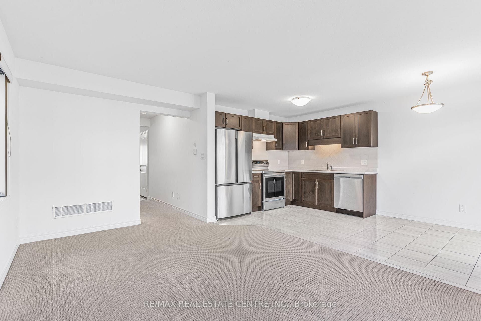 206 Heron Street photo 9