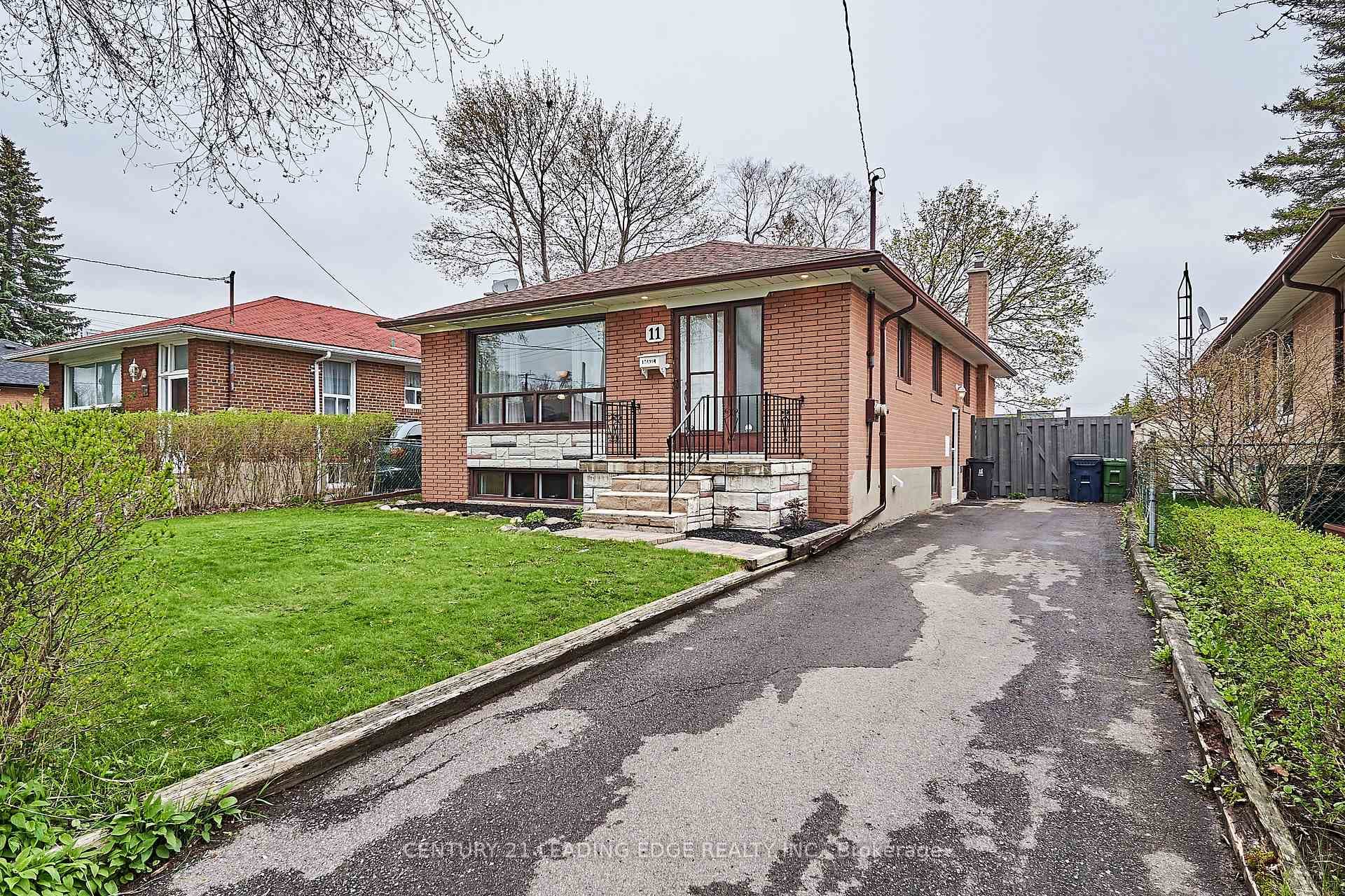 11 JACKMUIR Crescent photo 1