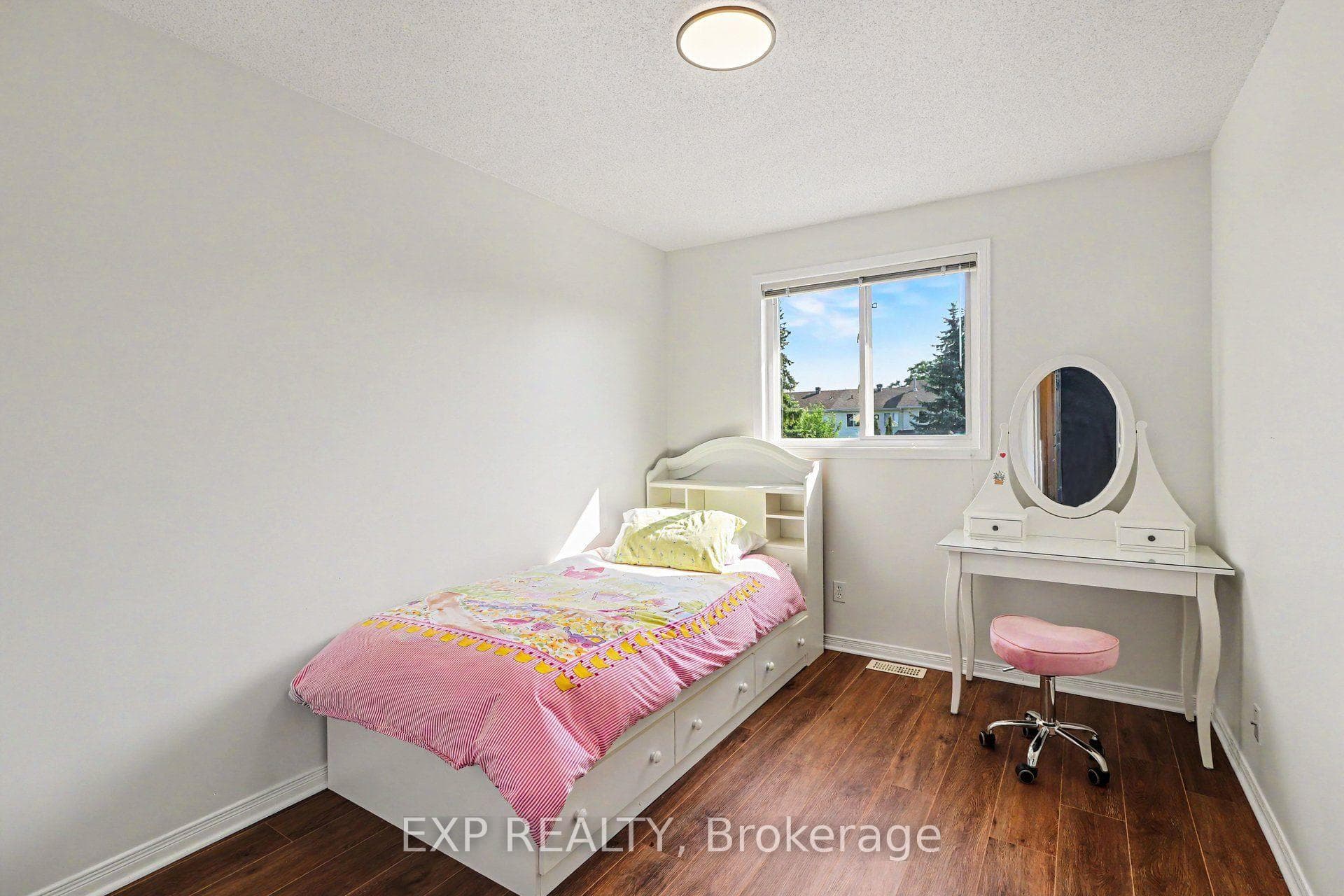 203 Duntroon Circle photo 24
