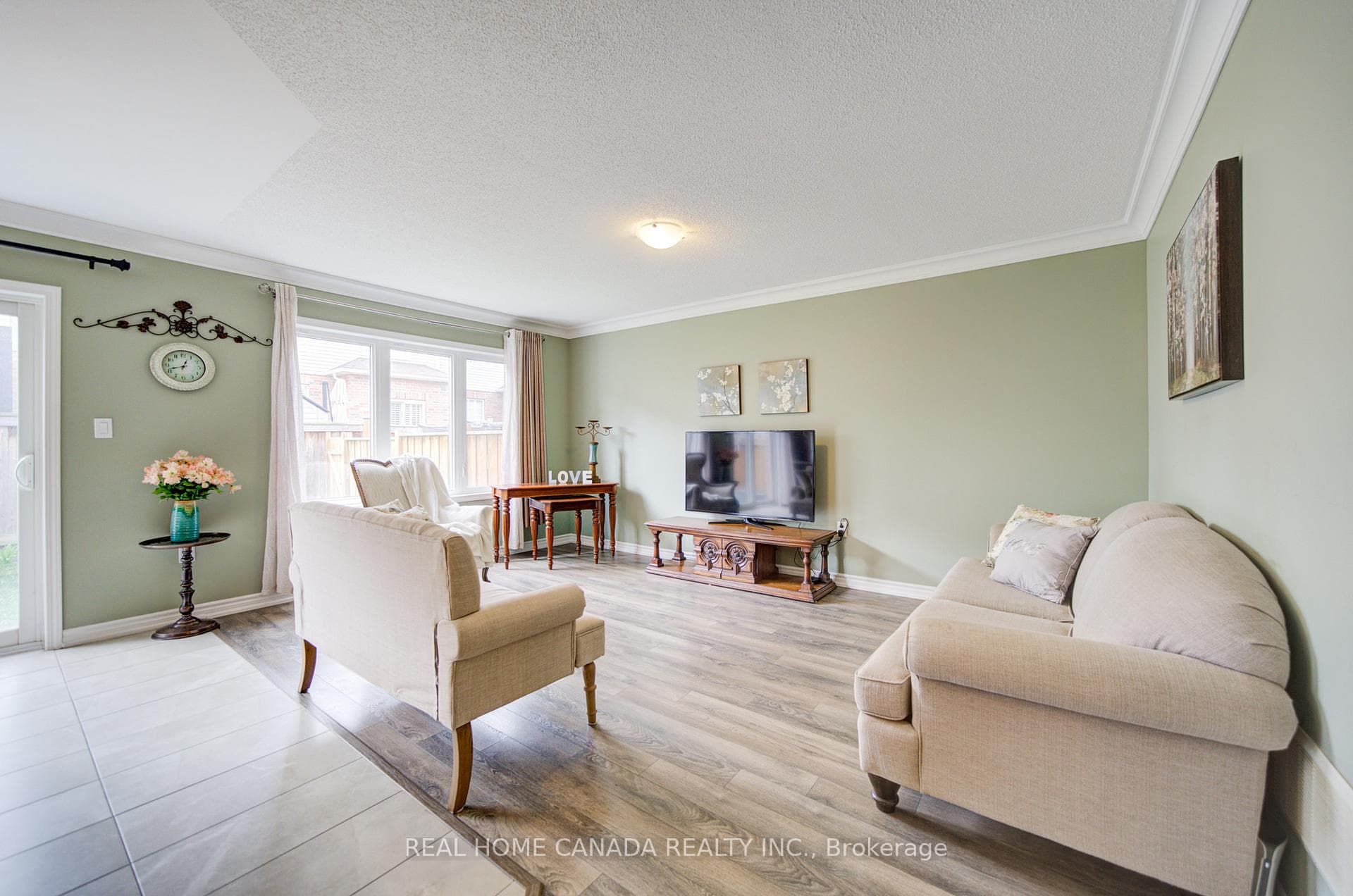 566 Laking Terrace photo 16