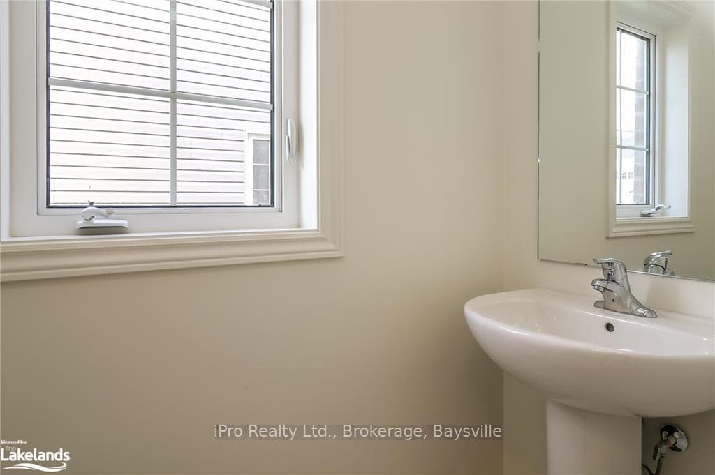 240 MCKENZIE Drive photo 18