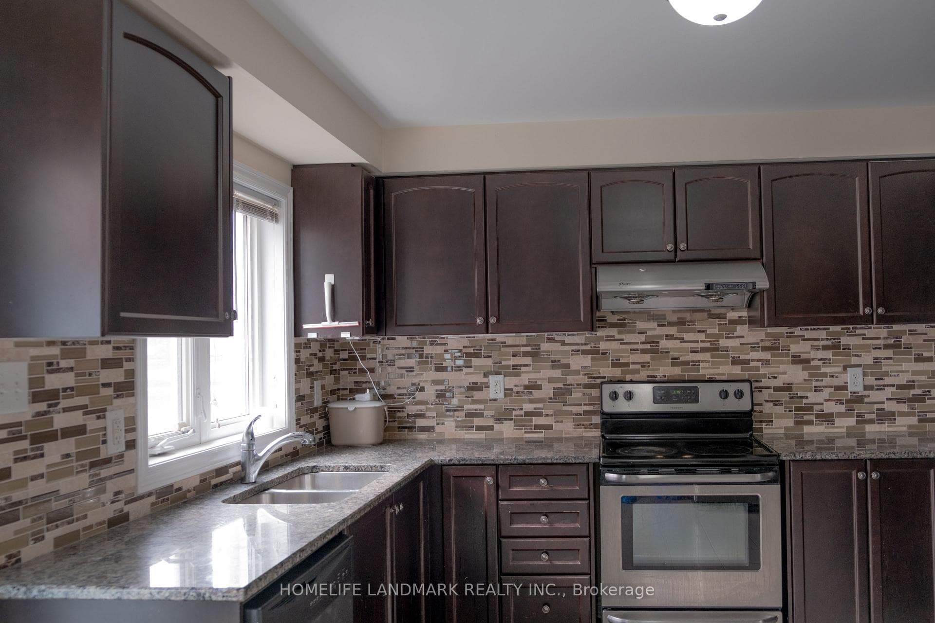 3 Kawneer Terrace photo 5