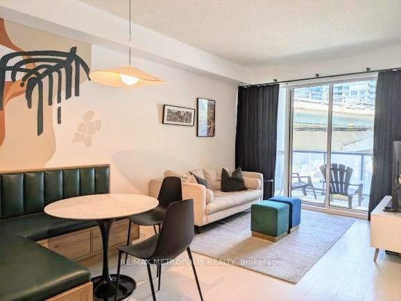 20 Bruyeres Mews Unit 529 photo 2