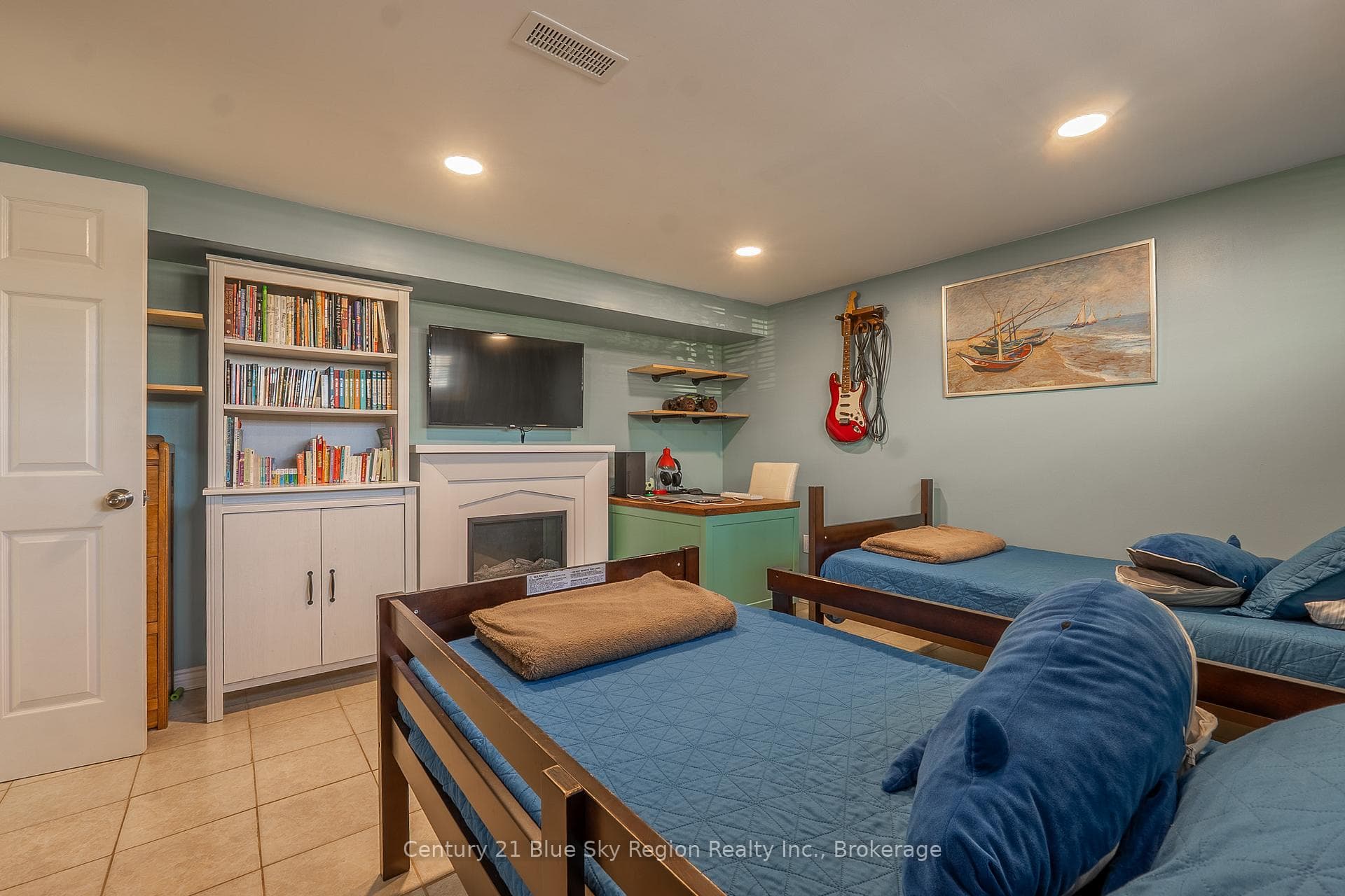 19 Van Horne Crescent photo 34