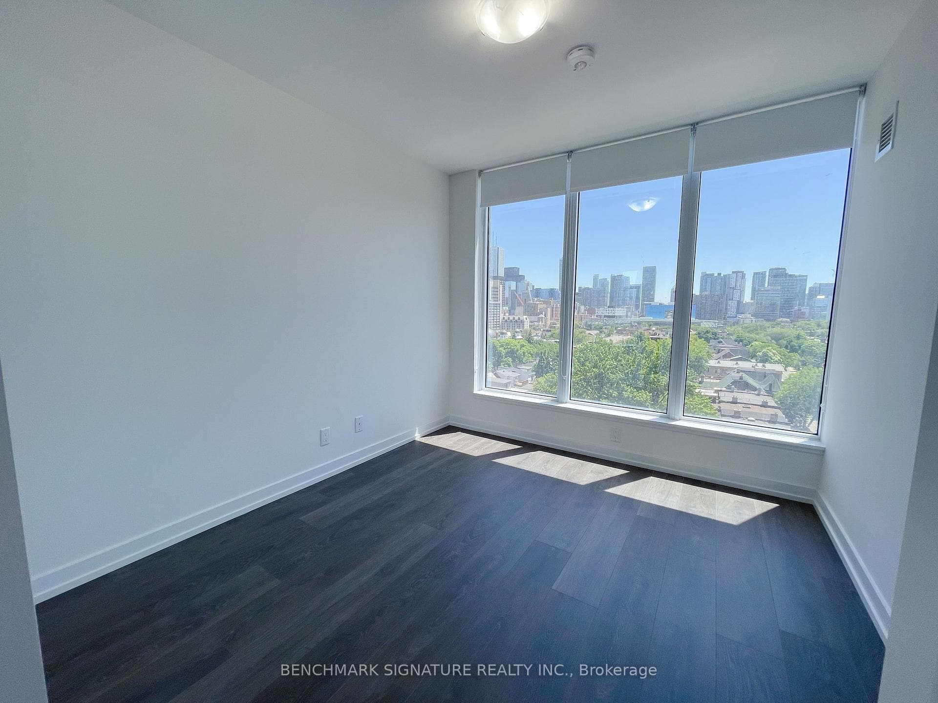 203 College Street Unit 809 photo 6
