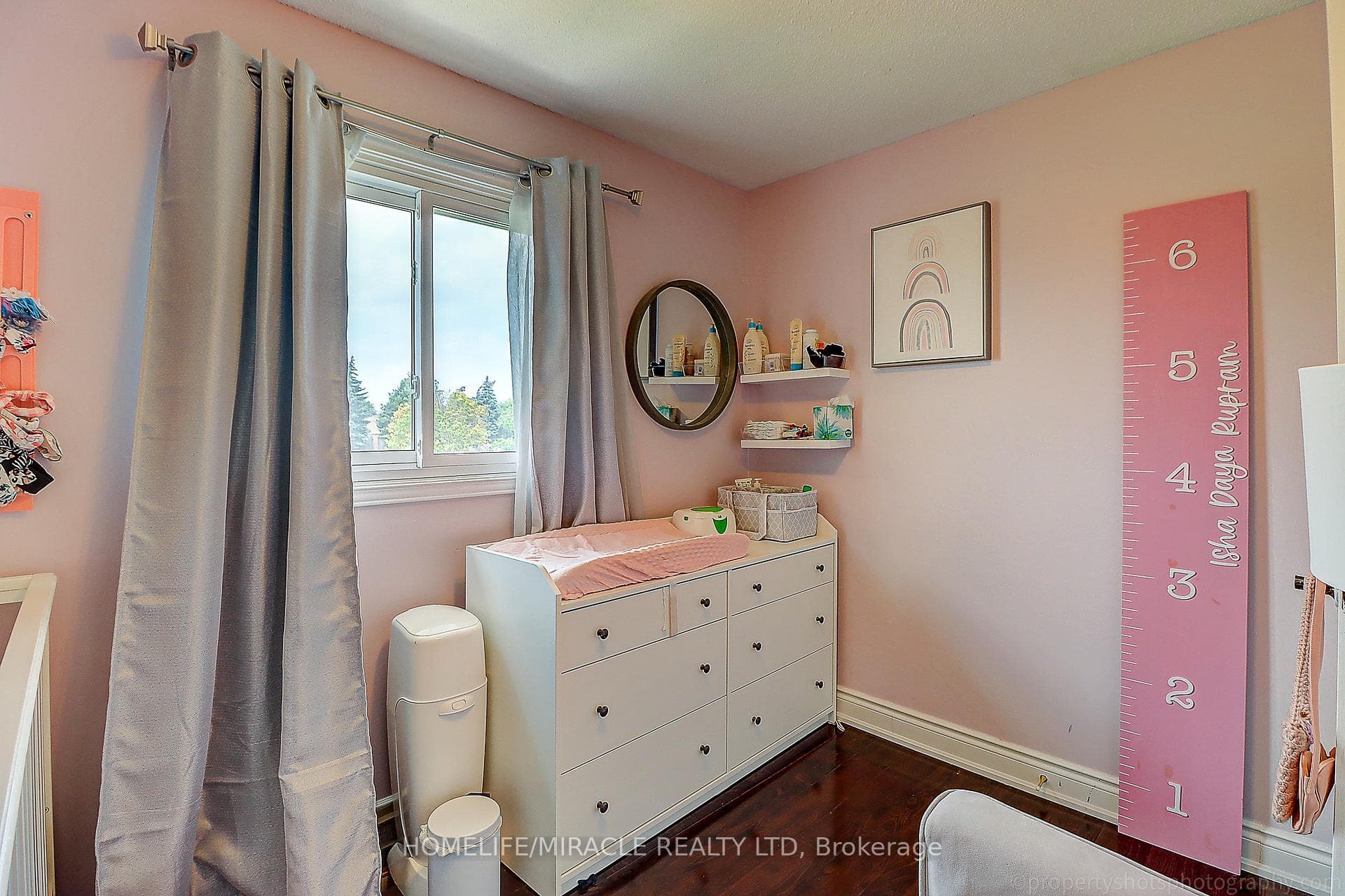 114 Martindale Crescent photo 32