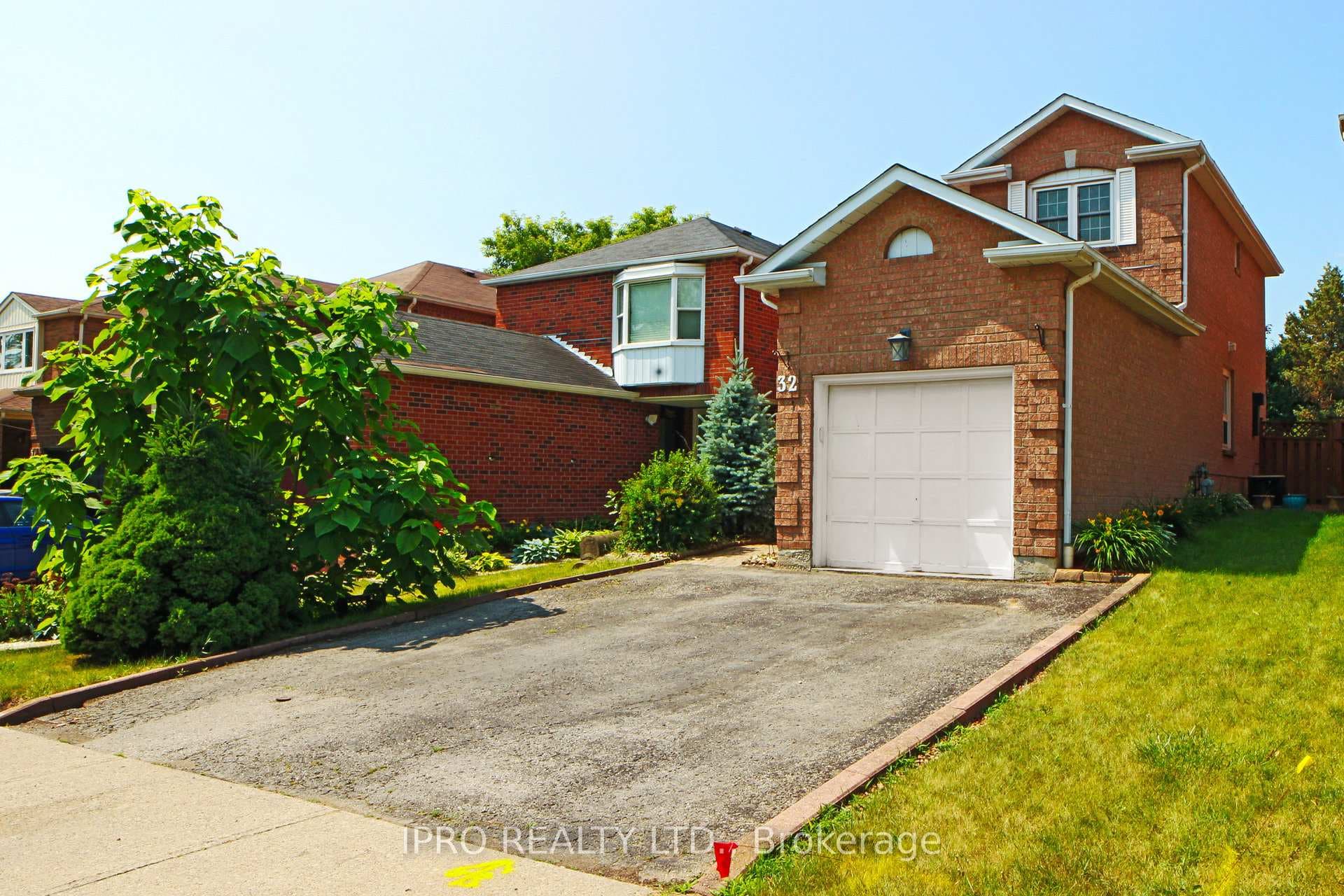 32 Tipton Crescent photo 3