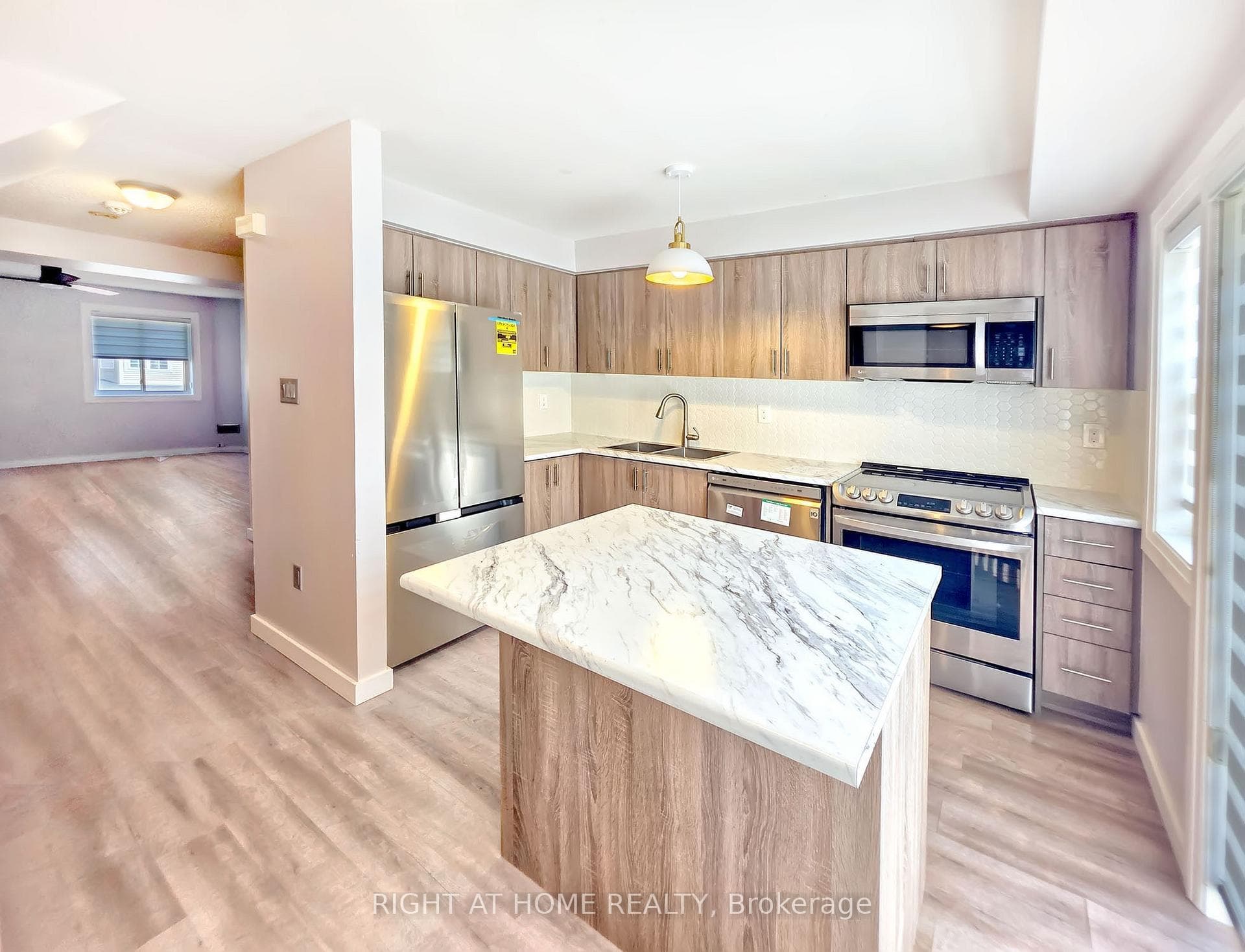 98 Spadina Road photo 4