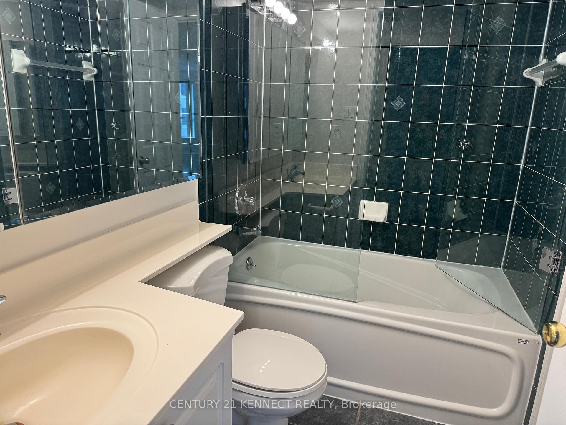889 Bay Street Unit 606 photo 15