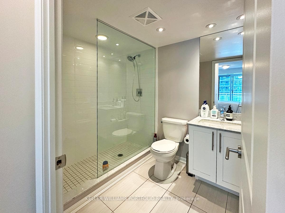 35 Bastion Street Unit 1512 photo 18